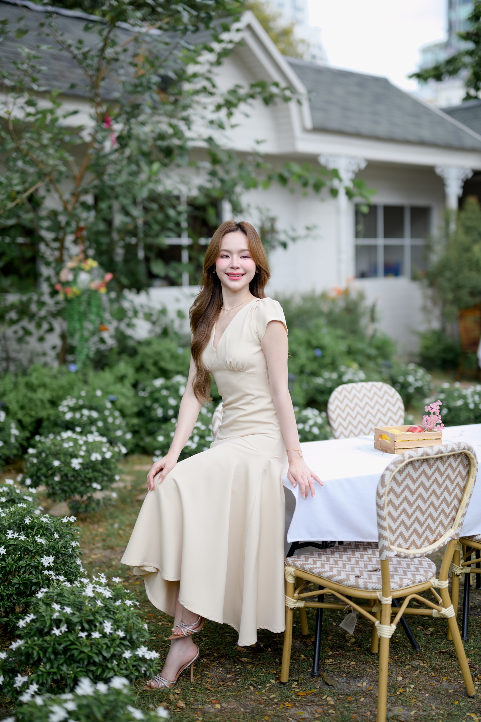 Petal Sway Maxi Dress : สีครีม