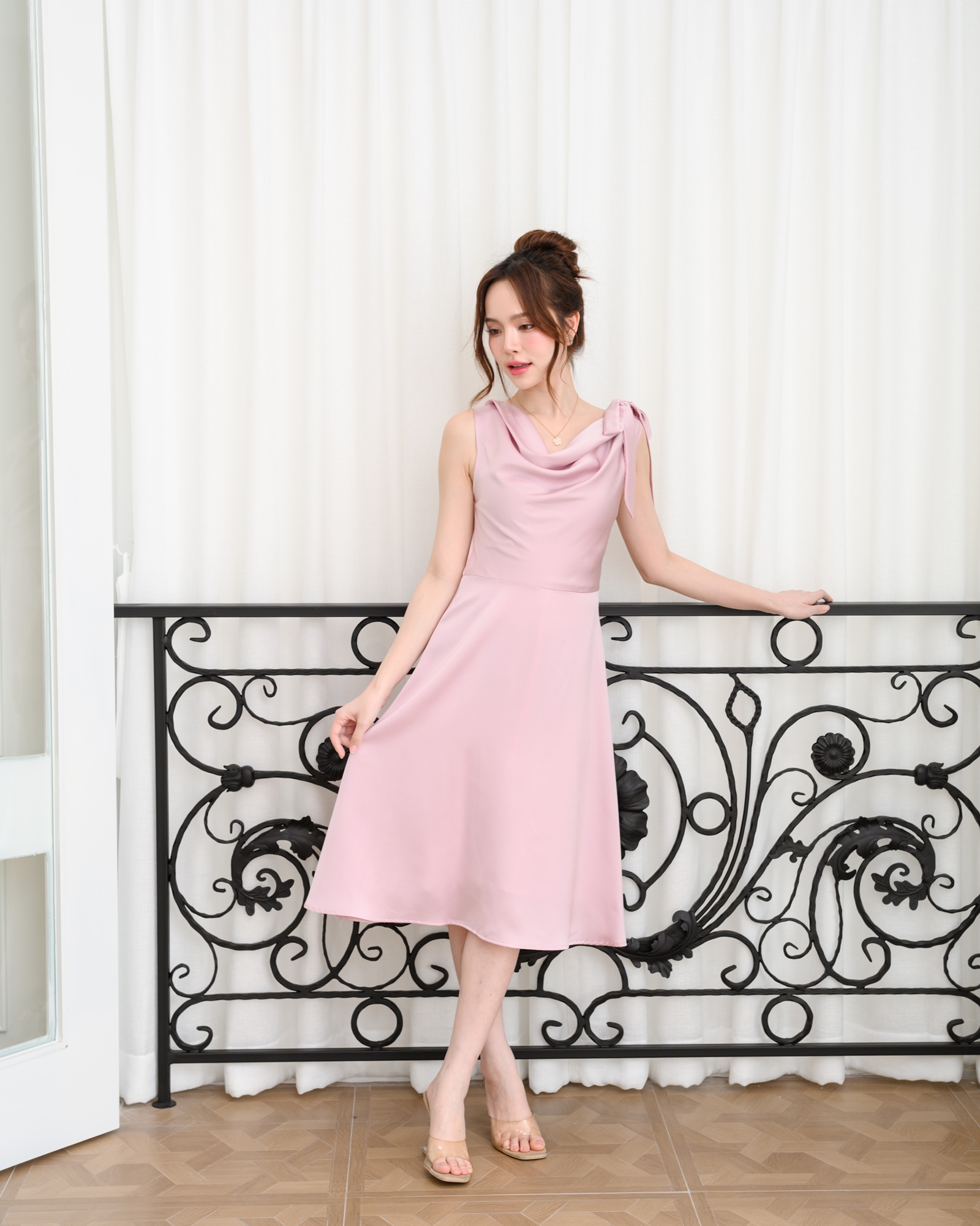Amour Dress : สีชมพู (โบว์ผูกได้หลายแบบ)