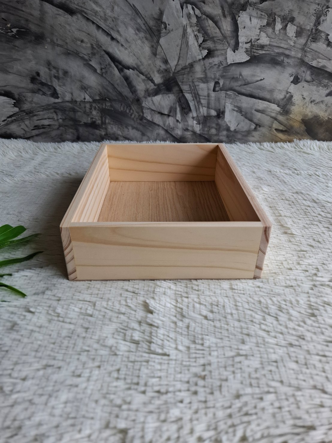 ถาดไม้สน