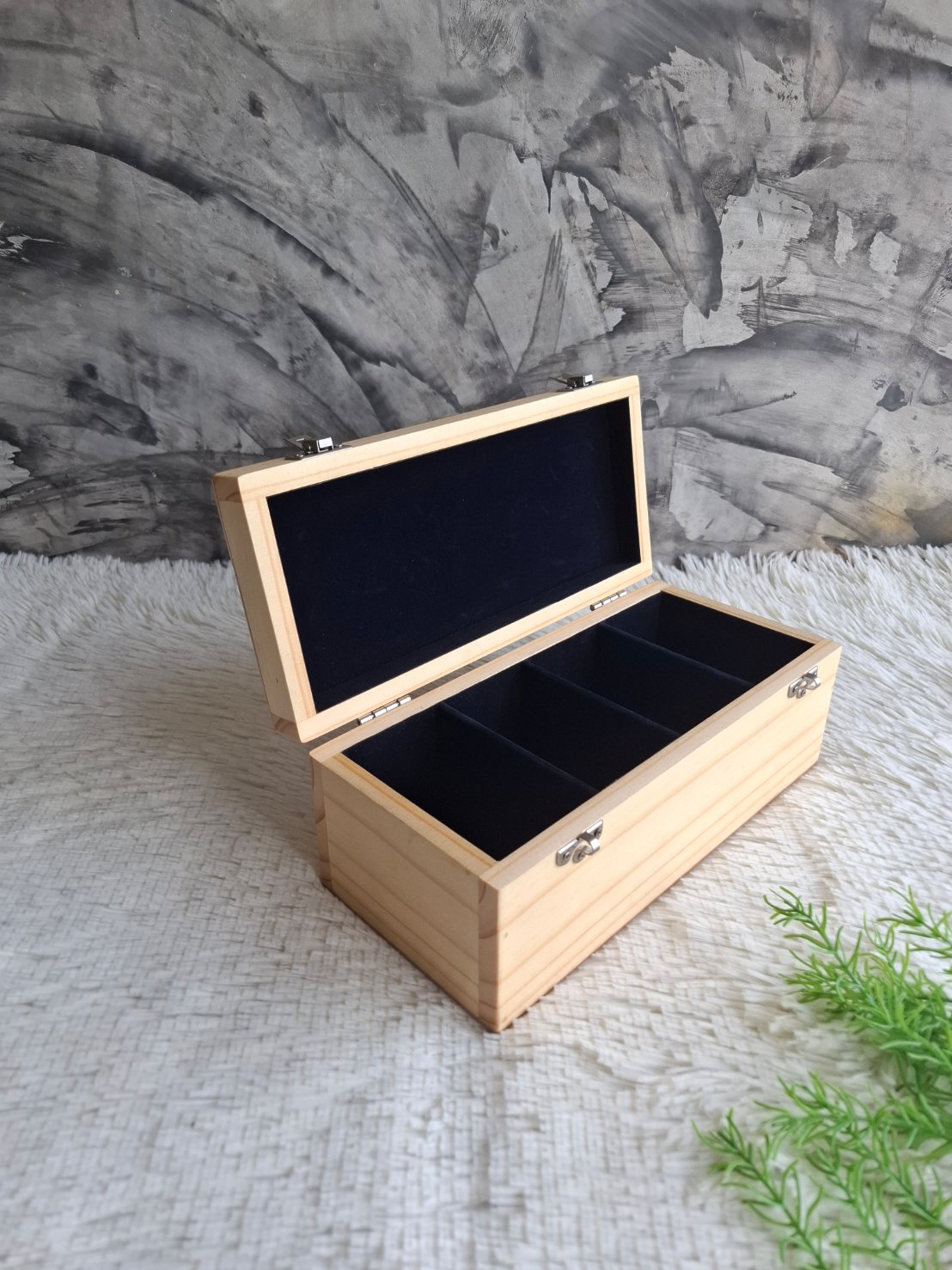 กล่องไม้สนฝาล็อค