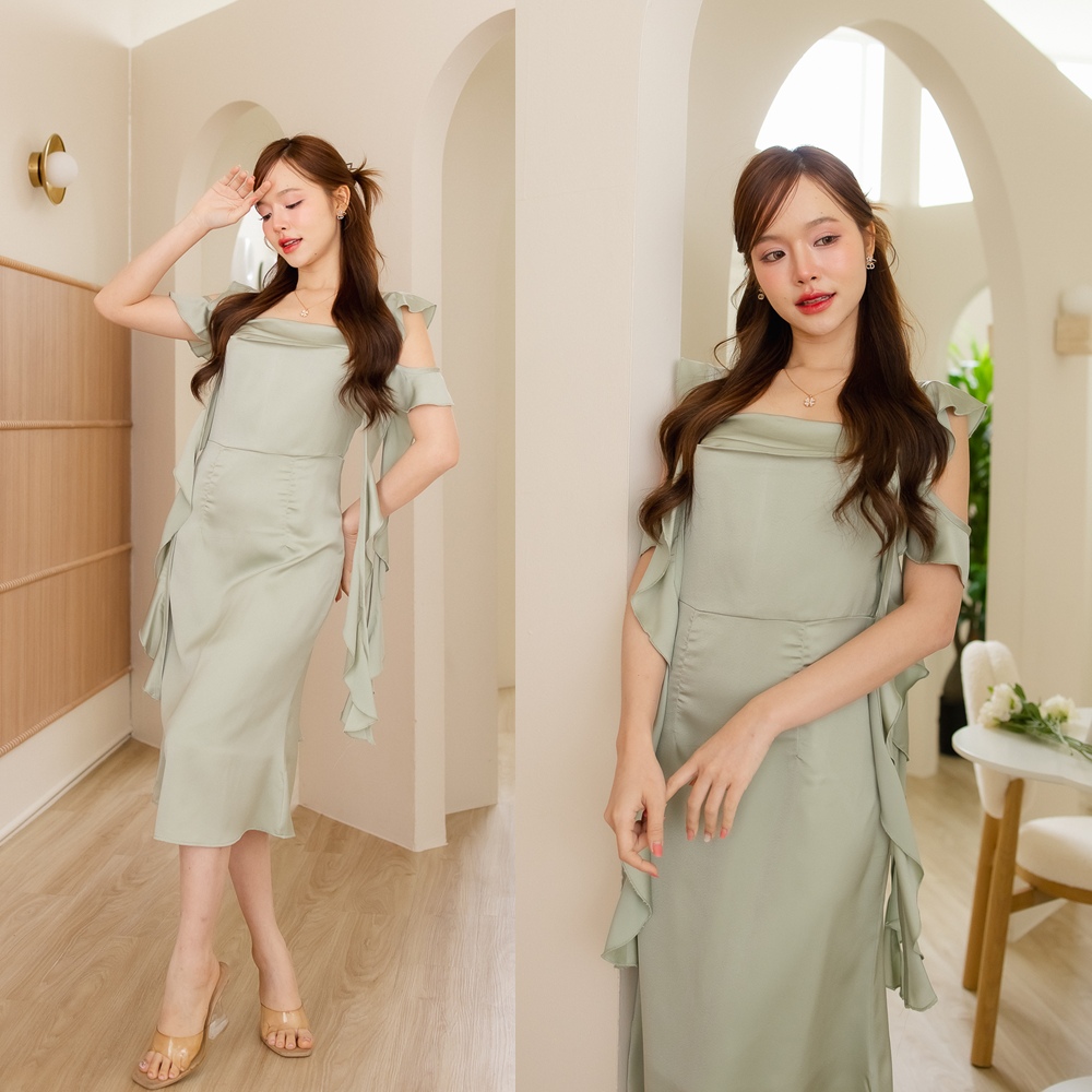 Serene Flutter Sleeve Midi Dress : สีเขียว