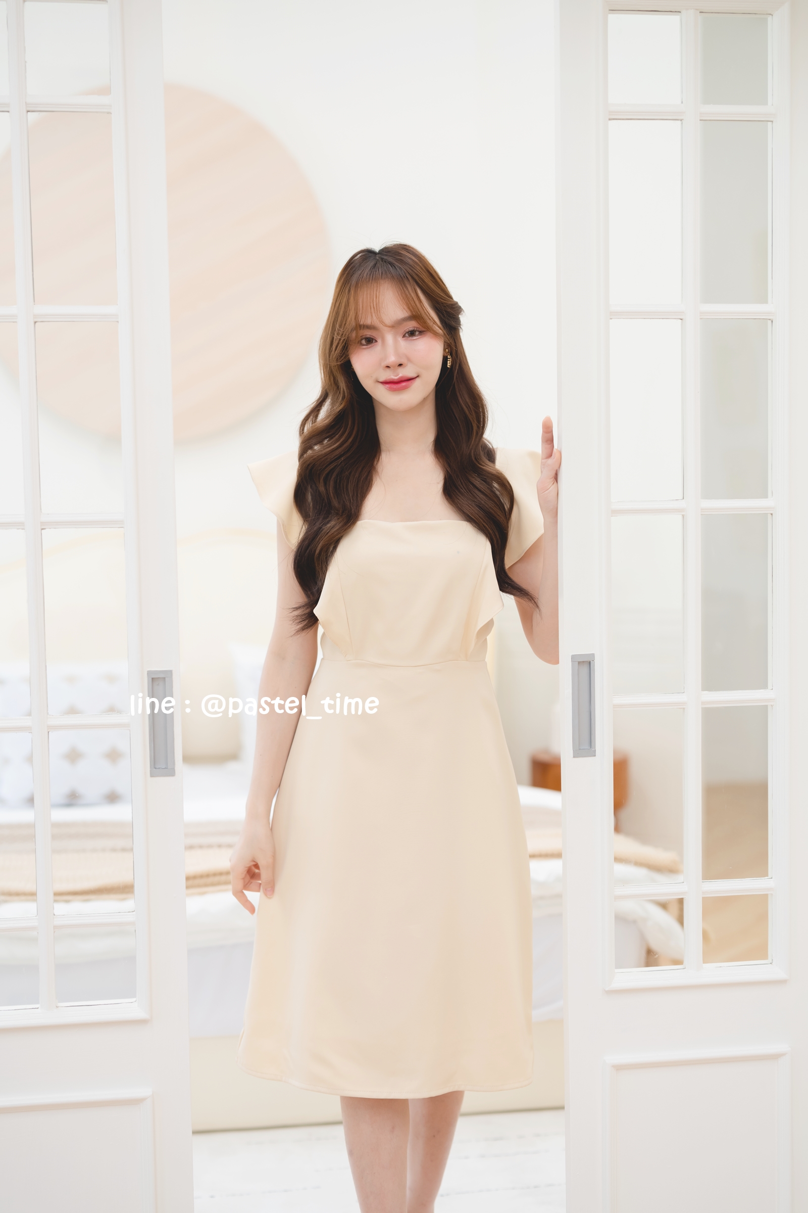 Rika Ruffle Dress : สีครีม