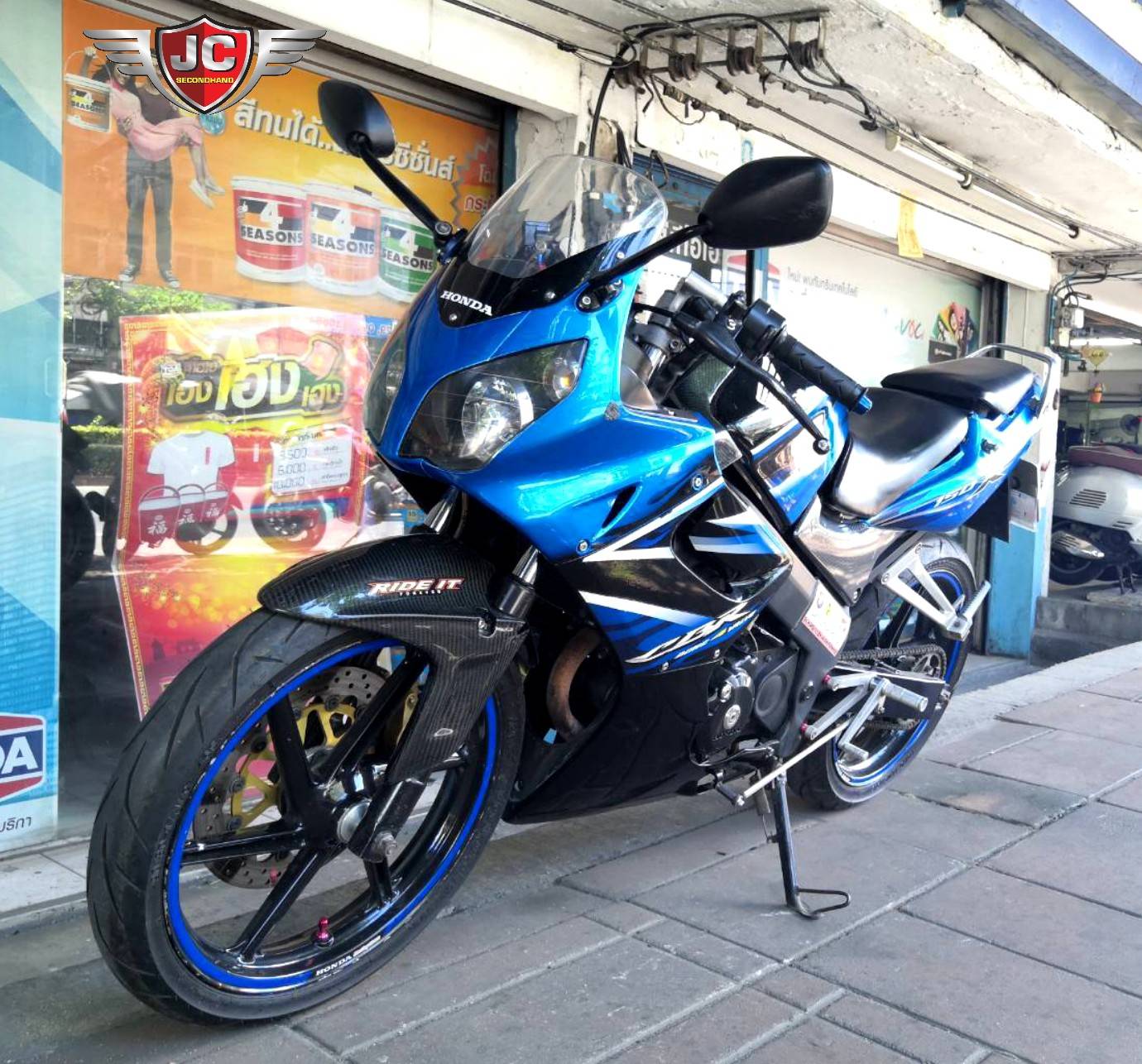 "รุ่นเก่าแต่ยังเก๋า" HONDA CBR150R จดกลางปี48 🔥แต่งแท้ทั้งคัน🔥 รถบ้านมือเดียวเครื่องดีเดิม ขี่ดีสตาร์ทง่าย ชุดสีเดิมสวยมาพร้อมของแต่งแท้รอบคันตามนี้