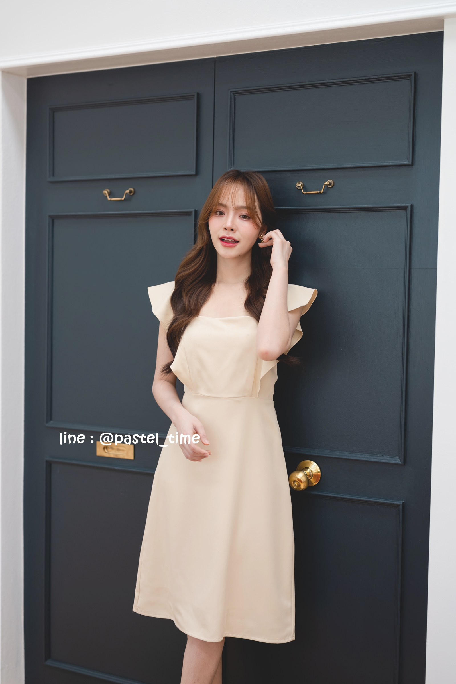 Rika Ruffle Dress : สีครีม