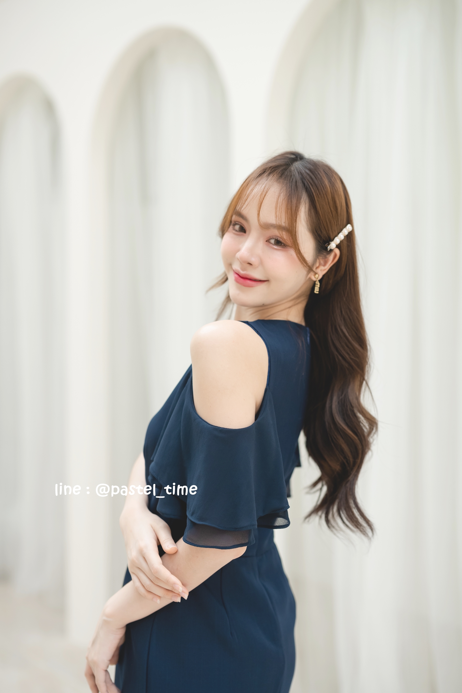 Vela off-shoulder dress : สีกรม