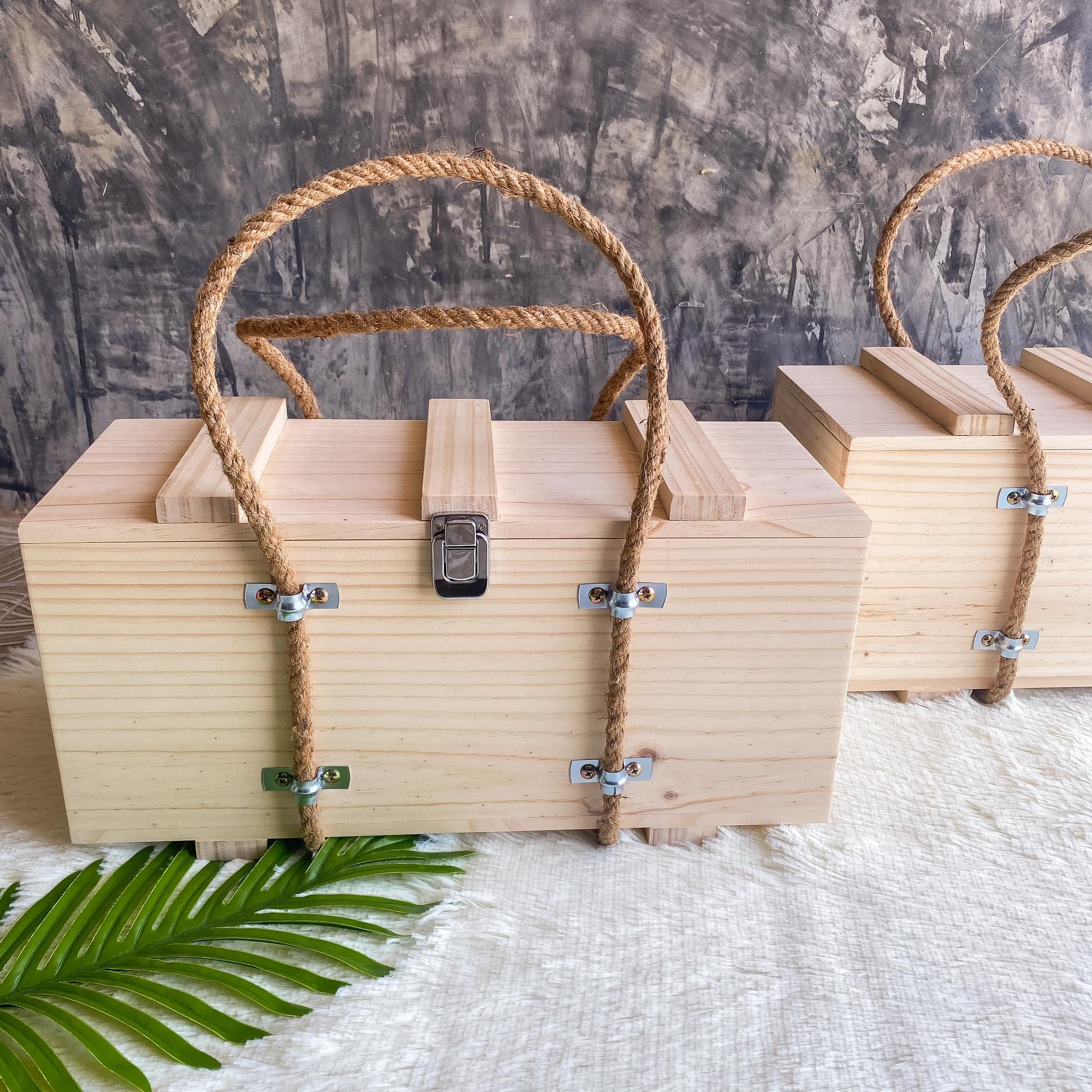 ลังไม้สนใส่เครื่องมือช่าง