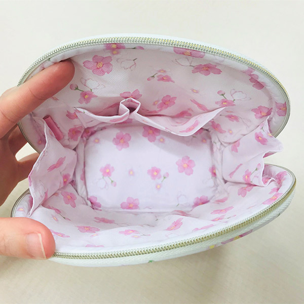 กระเป๋า Rilakkuma Sakura Series (Limited) แบบ Round Pouch แบบลายตรงกลาง ขนาด 15 x 12 x 7.5 ซม. เป็นหนัง PU