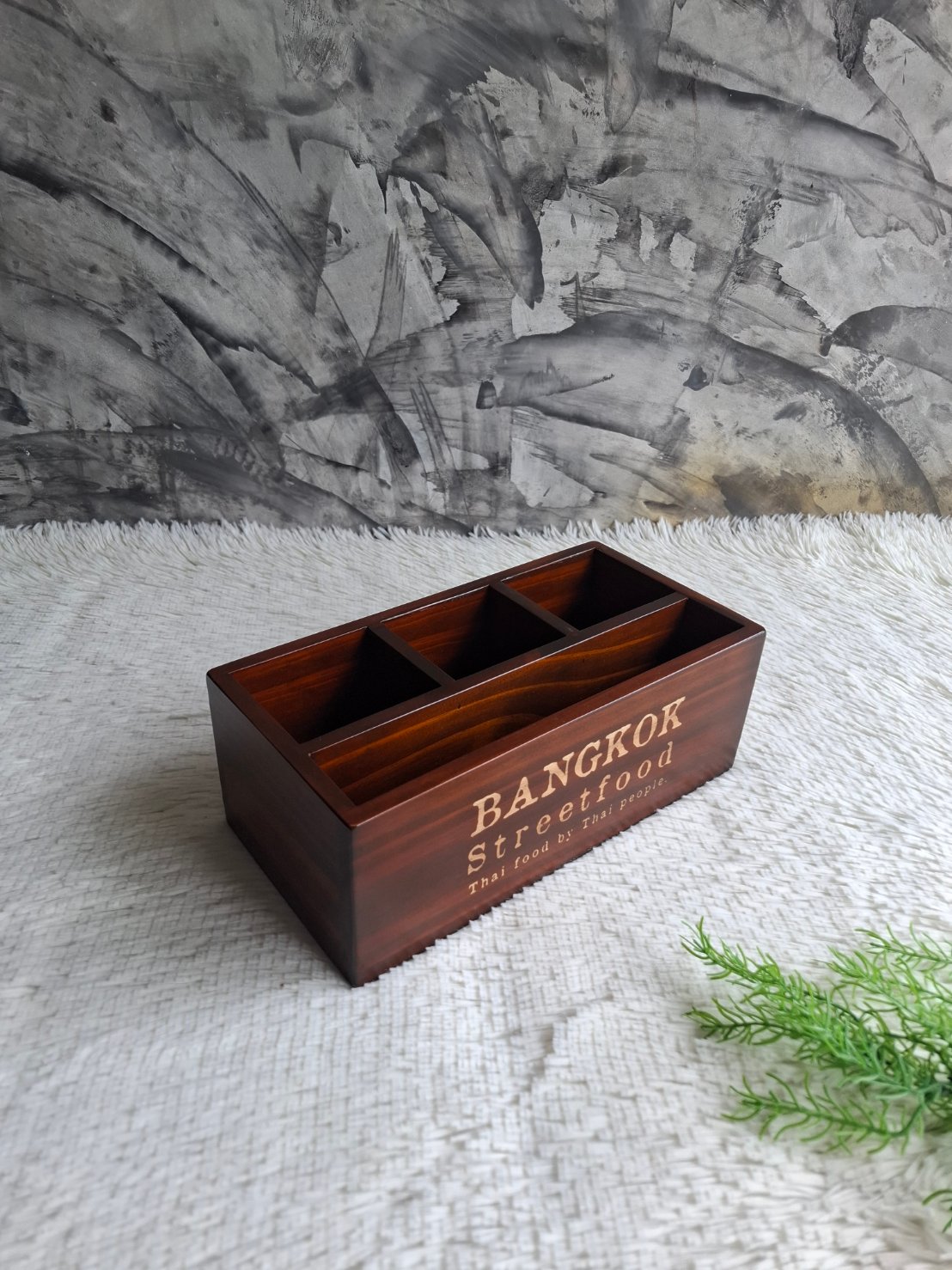 ถาดไม้ใส่ช้อนส้อม