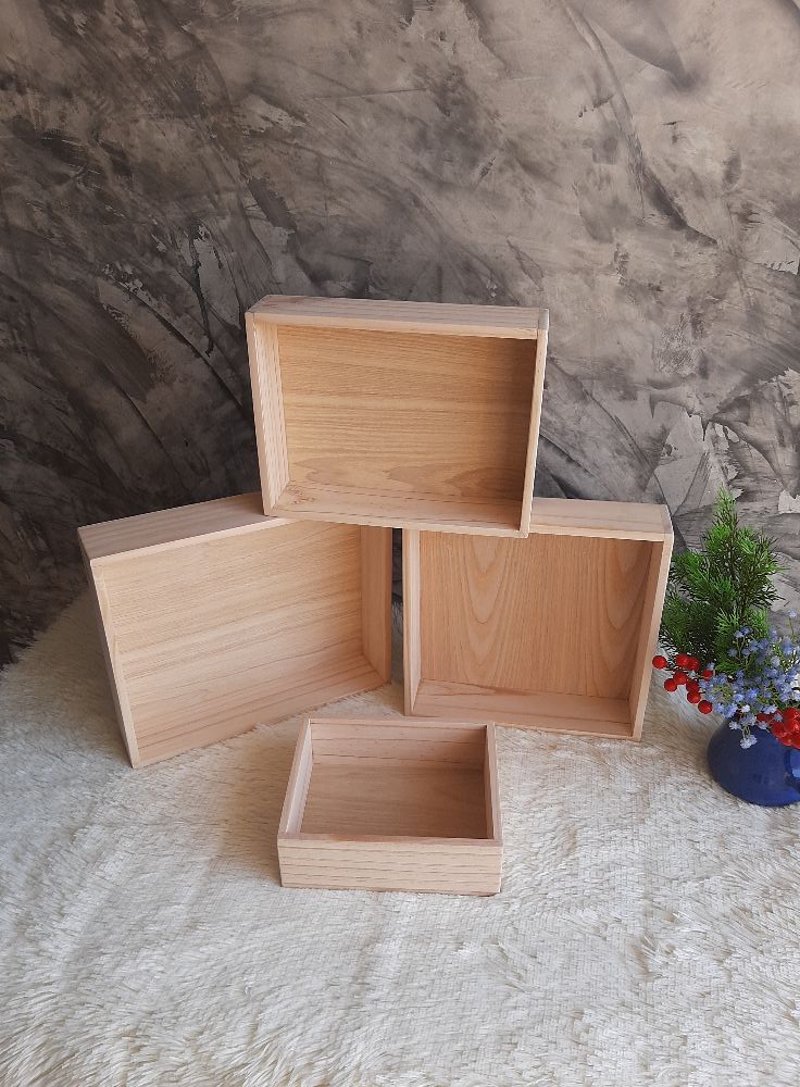 ถาดไม้สน