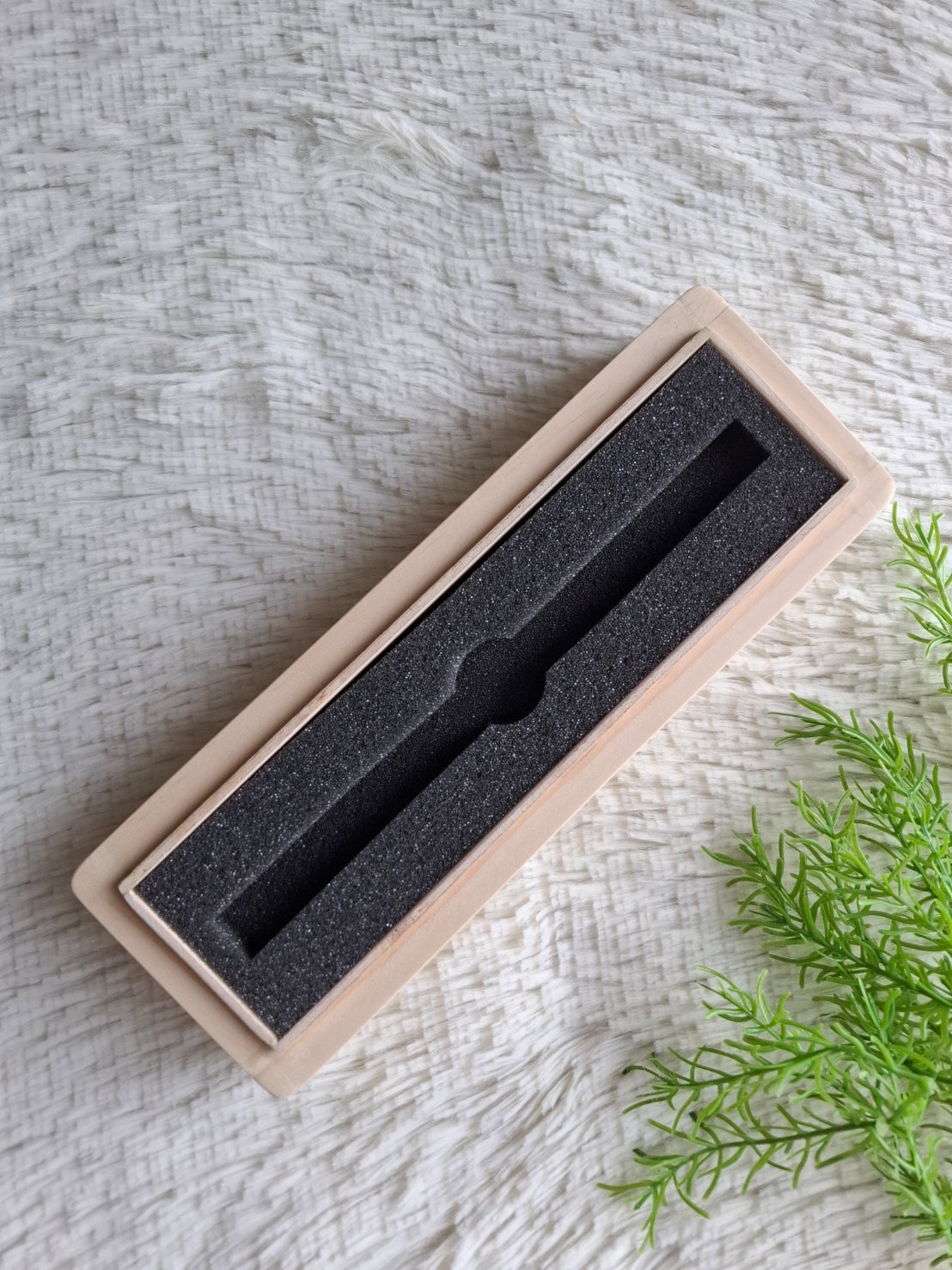 กล่องไม้ฝาครอบ