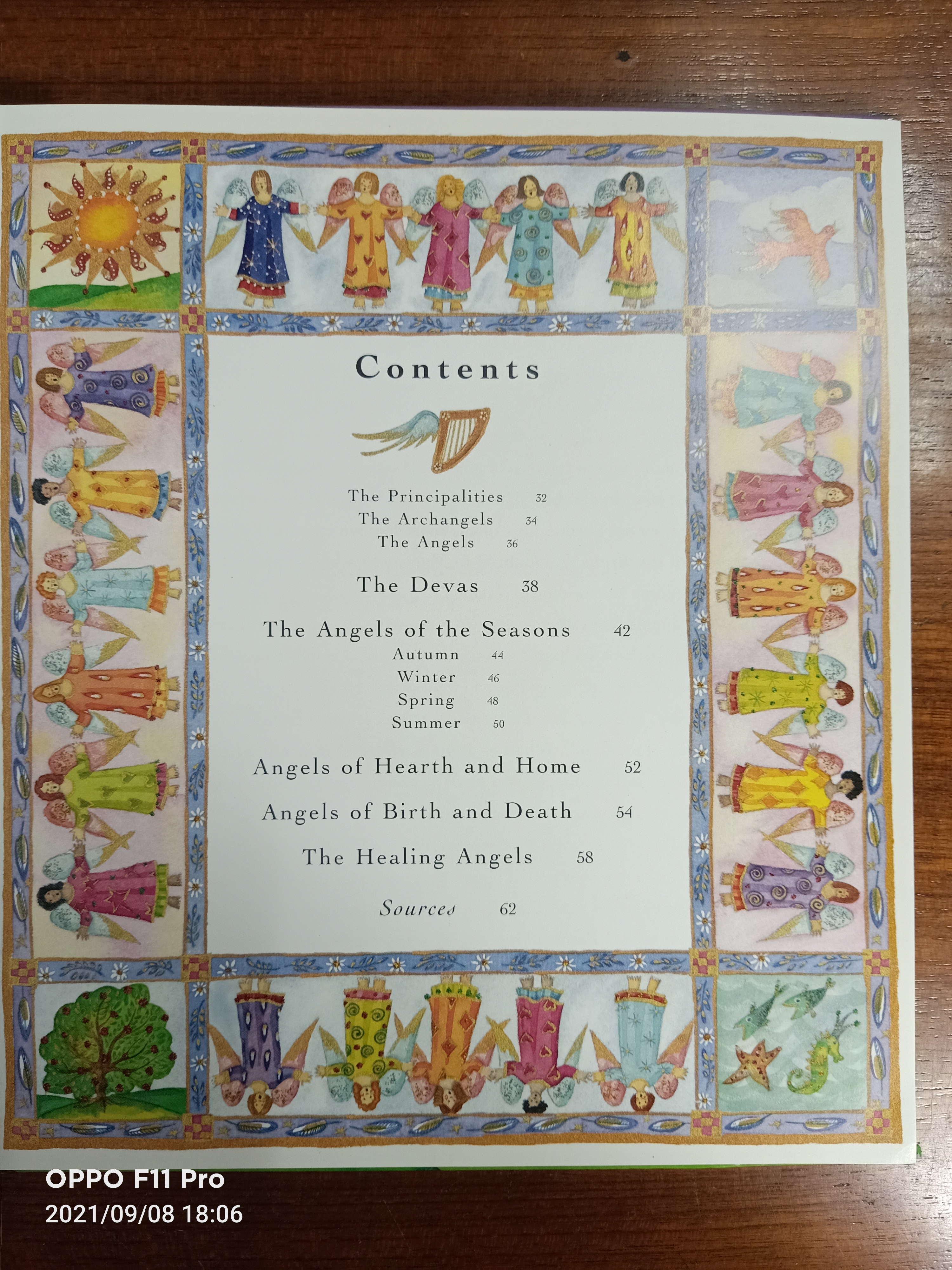 A CHILD'S BOOK of AnGELS / JOANNA CROSSE and OLWYN WHELAN