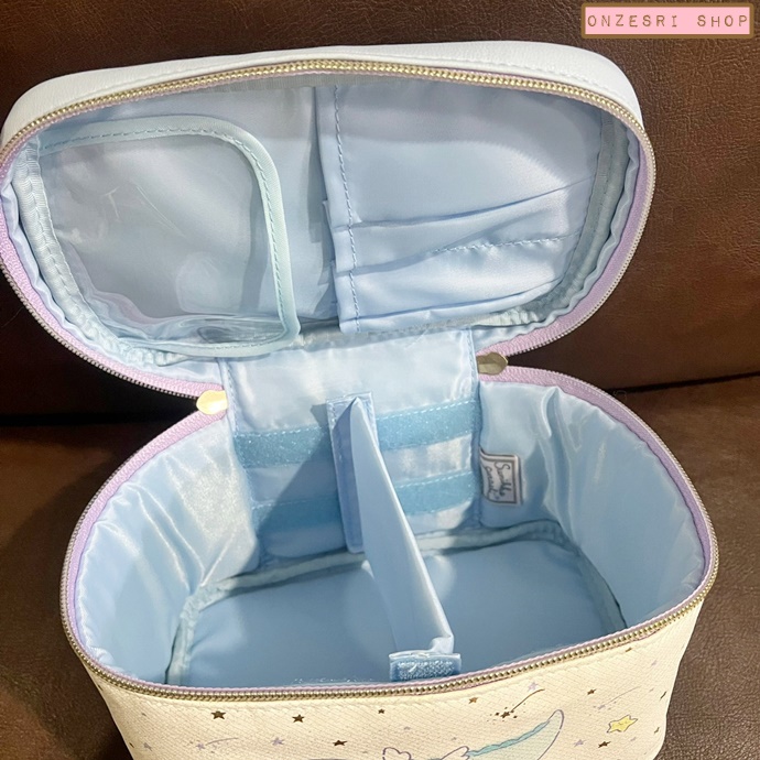 กระเป๋า Sumikko Gurashi คอลเลกชั่น Tokage's Dream Vol.2 Multi Pouch ใส่ของได้เยอะ ใส่เครื่องเขียน เครื่องสำอาง หรือตุ๊กตาได้ ขนาด 12 x 19 x 11 ซม.