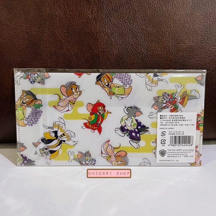 Tom & Jerry Kabuki Ticket Holder / Mask Holder (Limited) แบบสีเหลือง ขนาด 10 x 20 ซม. เป็นแฟ้มเล็กแบบยาว สามารถนำไปใส่ใบเสร็จ เอกสาร ตั๋ว หรือไว้เก็บหน้ากากอนามัยได้