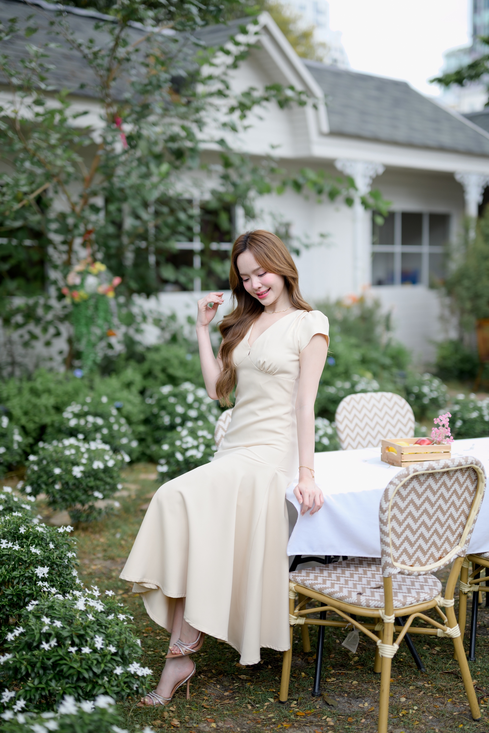 Petal Sway Maxi Dress : สีครีม