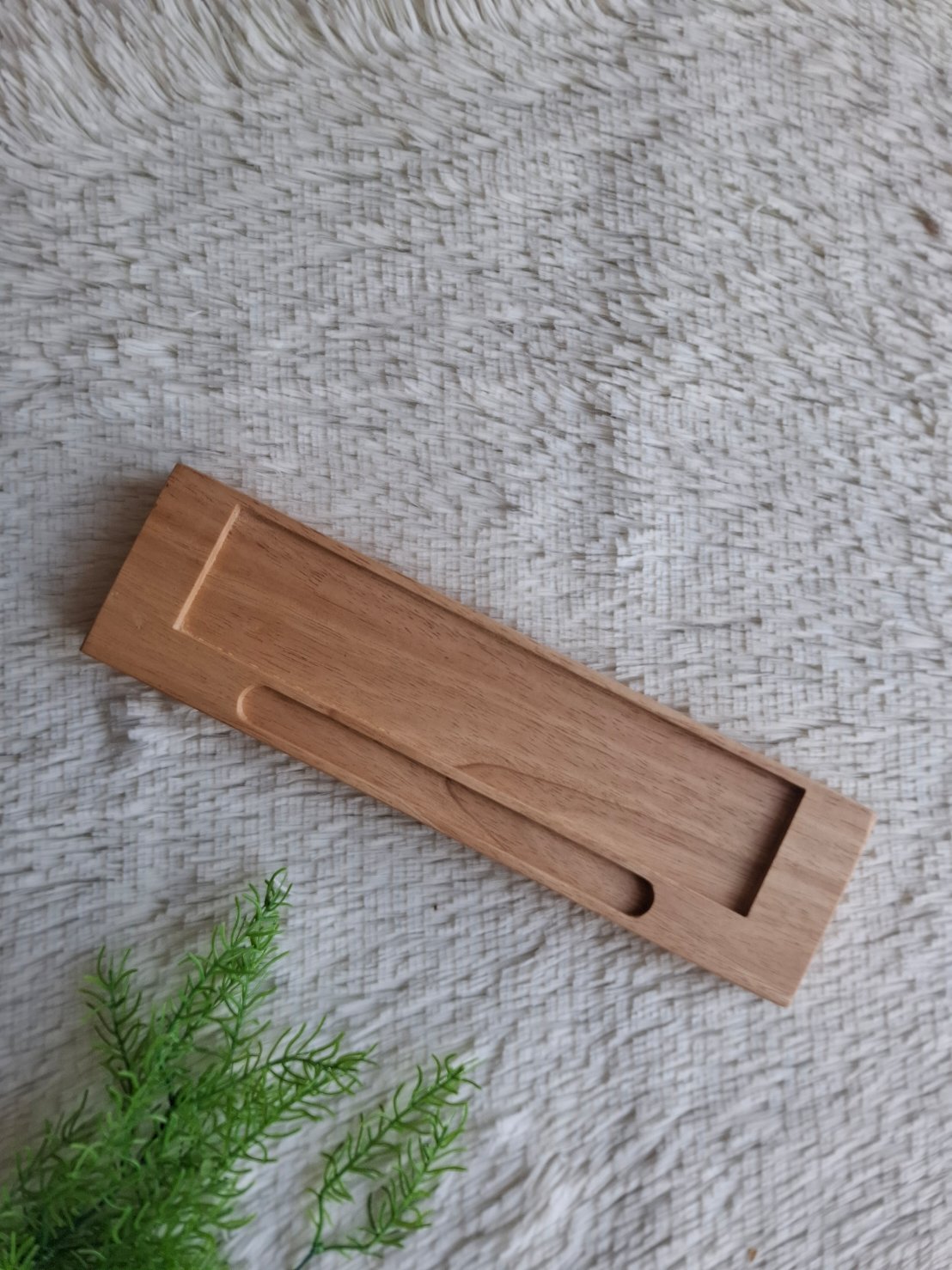 ถาดไม้ใส่ชุดน้ำหมึกและปากกา