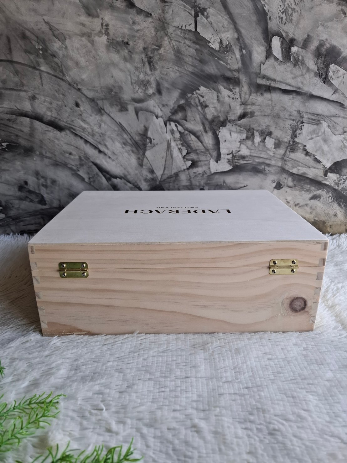 กล่องไม้สนฝาล็อค