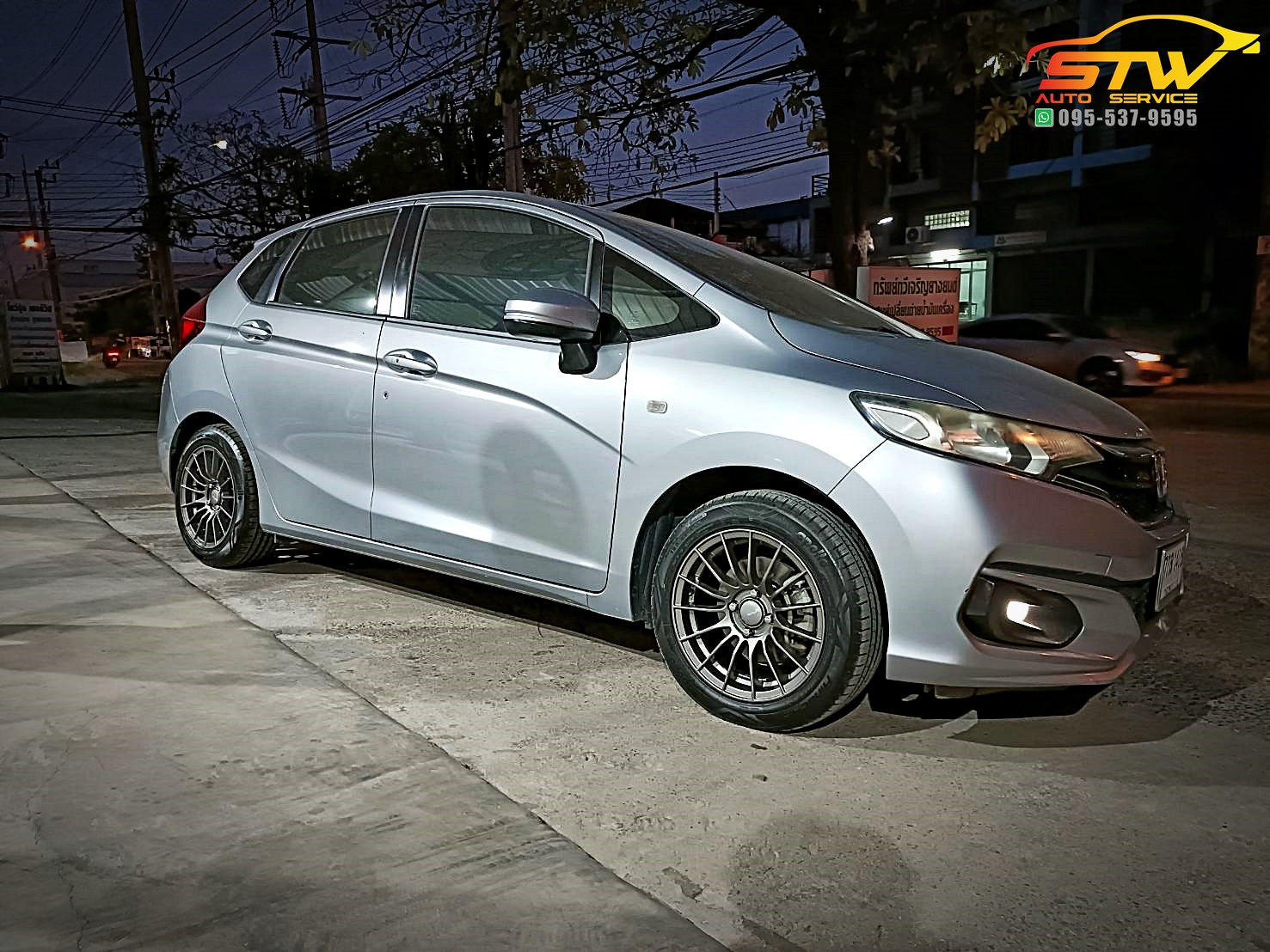 ล้อแม็ก HOF HF920 ขอบ15 ยาง APOLLO ALNAC 4G 195/55R15 85H ติดตั้งใส่ HONDA JAZZ