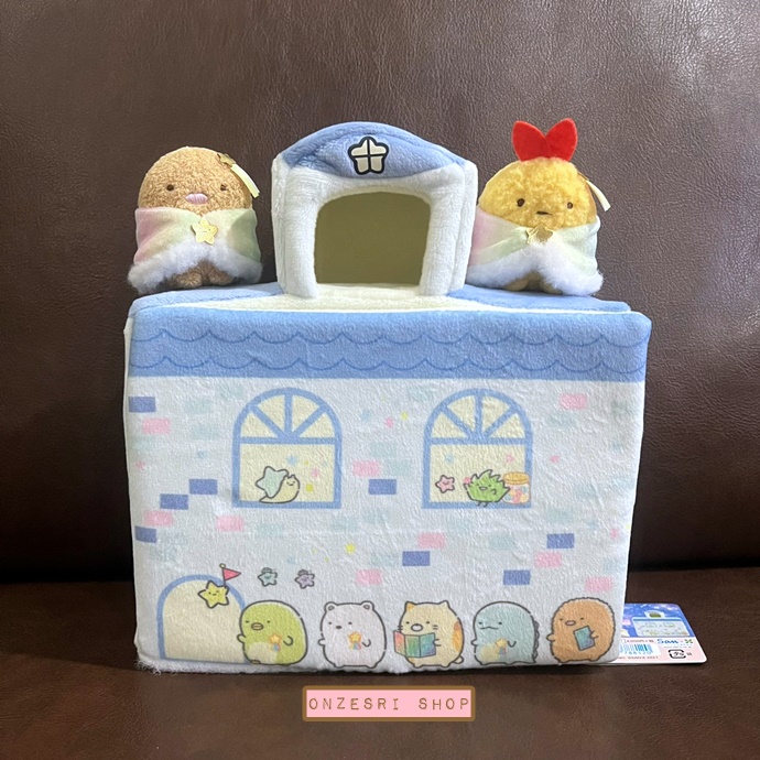 เซ็ตบ้านตุ๊กตา Sumikko Gurashi Hoshizora Sampo เป็นแบบหอดูดาว มาพร้อมตุ๊กตาไซส์ SS 2 ตัว (Tokage, หางกุ้งเทมปุระทอด) ขนาด 21.5 x 20 x 9.5 ซม.