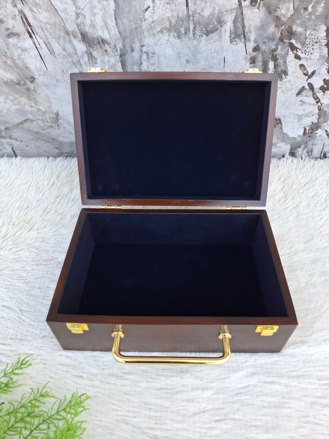 กระเป๋ากล่องไม้สน