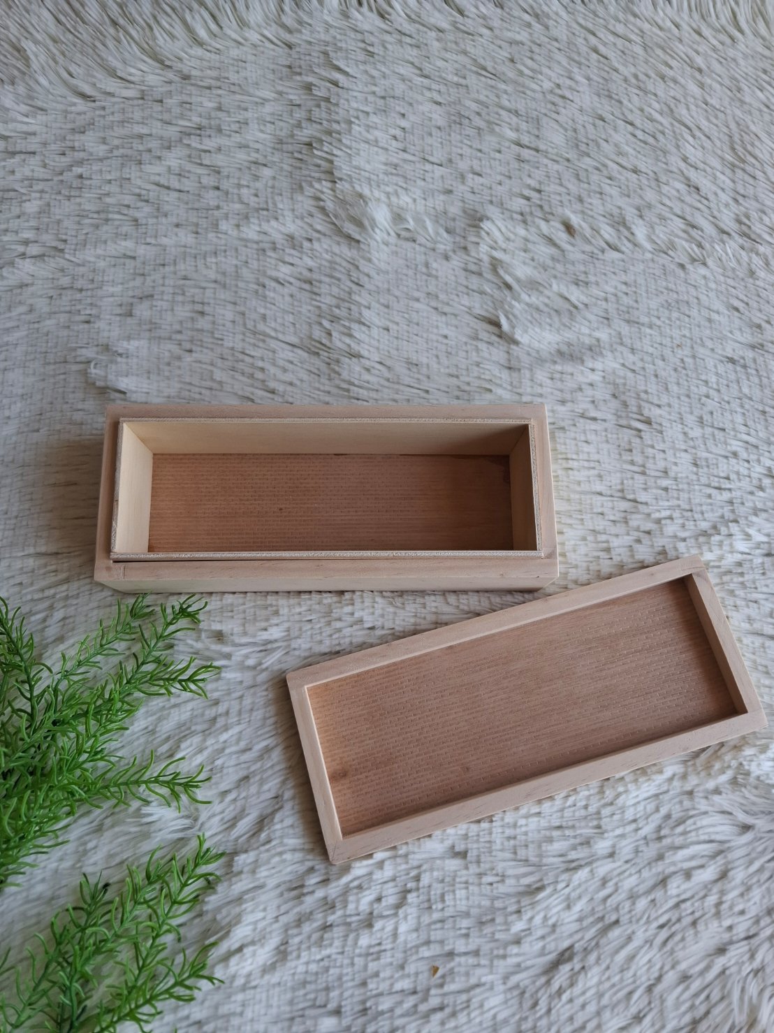 กล่องไม้ฝาครอบ