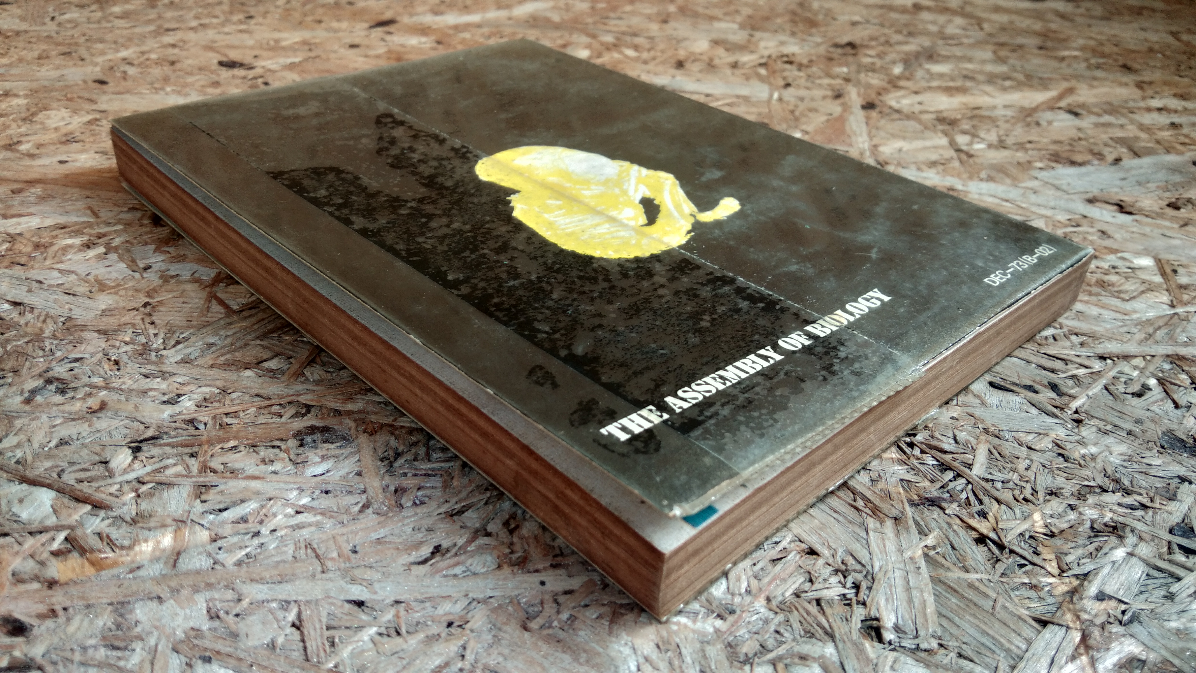 THE ASSEMBLY OF BIOLOGY