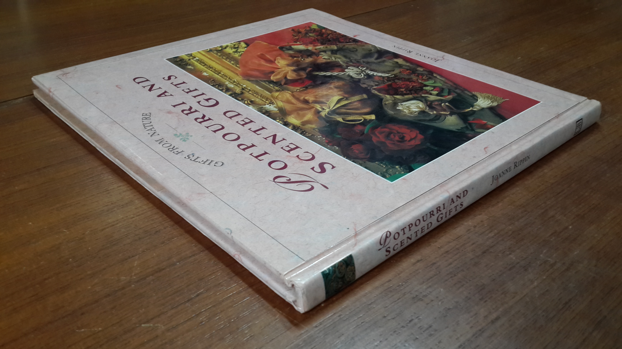 POTPOURRI AND SCENTED GIFTS / JOANNE RIPPIN