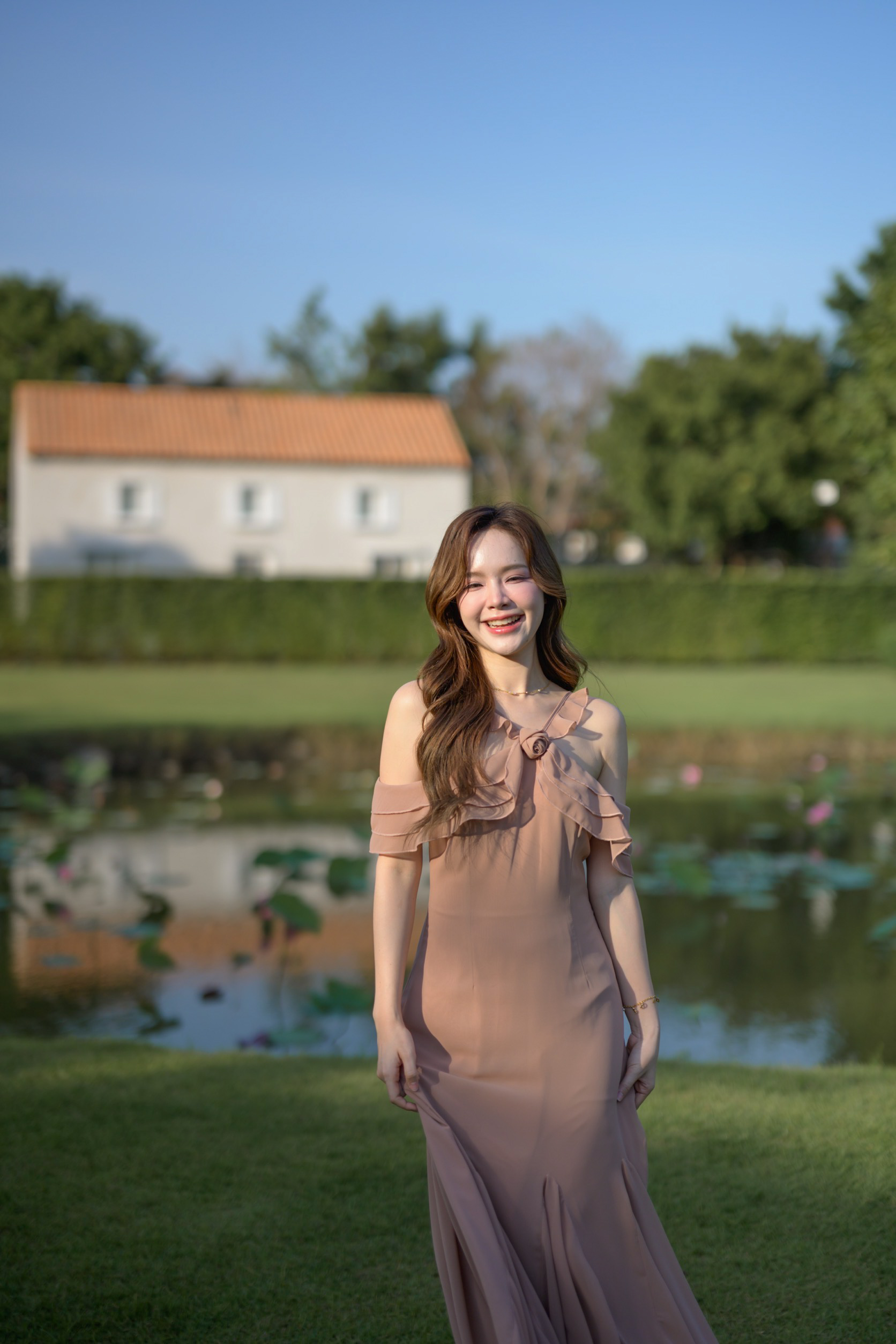 Fay Off-Shoulder Maxi Dress – Ovaltine สีโอวัลติน