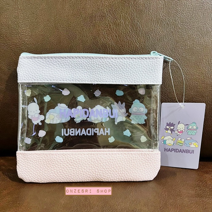 กระเป๋า Hapidanbui Clear Flat Pouch เป็นแบบใส ตรงด้านบน-ล่างเป็นหนังเทียม ขนาด 18 x 16 ซม.