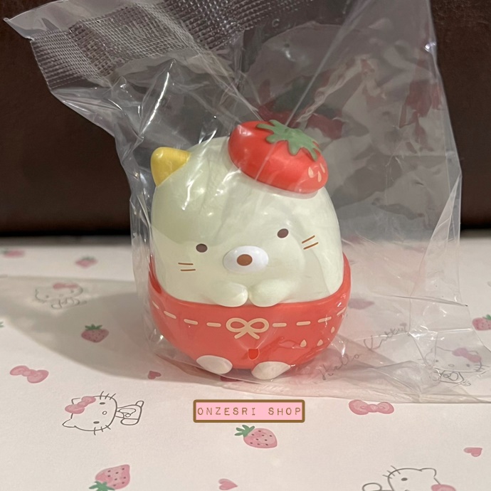 โมเดล Sumikko Gurashi Strawberry Fair at Kissa Sumikko ขนาด 5.5 x 4.5 ซม. ตัวใหญ่ ตั้งได้ มี 5 แบบให้เลือก