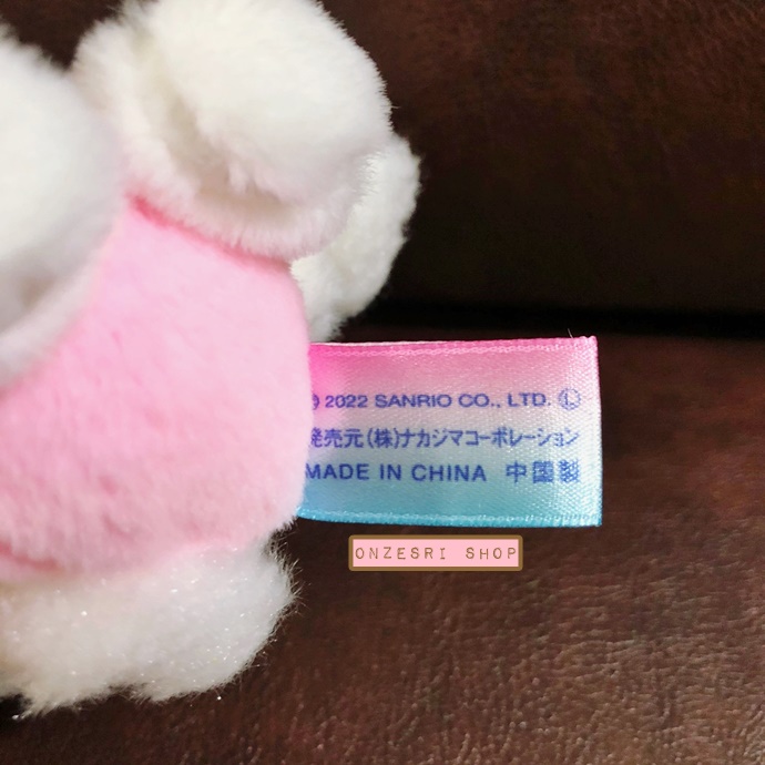 พวงกุญแจตุ๊กตา Cinnamoroll 20th Anniversary x Hello Kitty ขนาด 13 x 15 x 8 ซม.