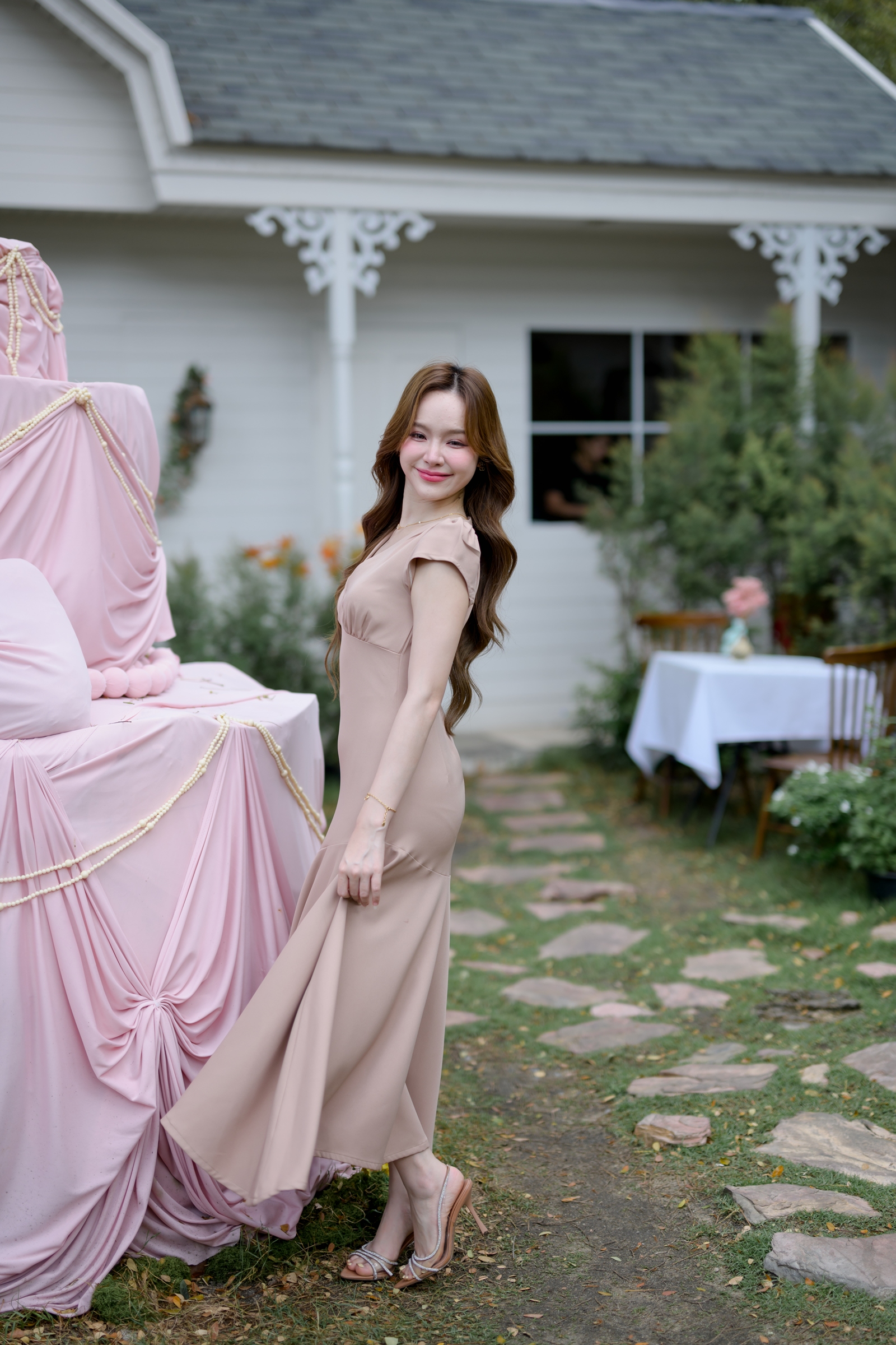 Petal Sway Maxi Dress : สีโอวัลติน