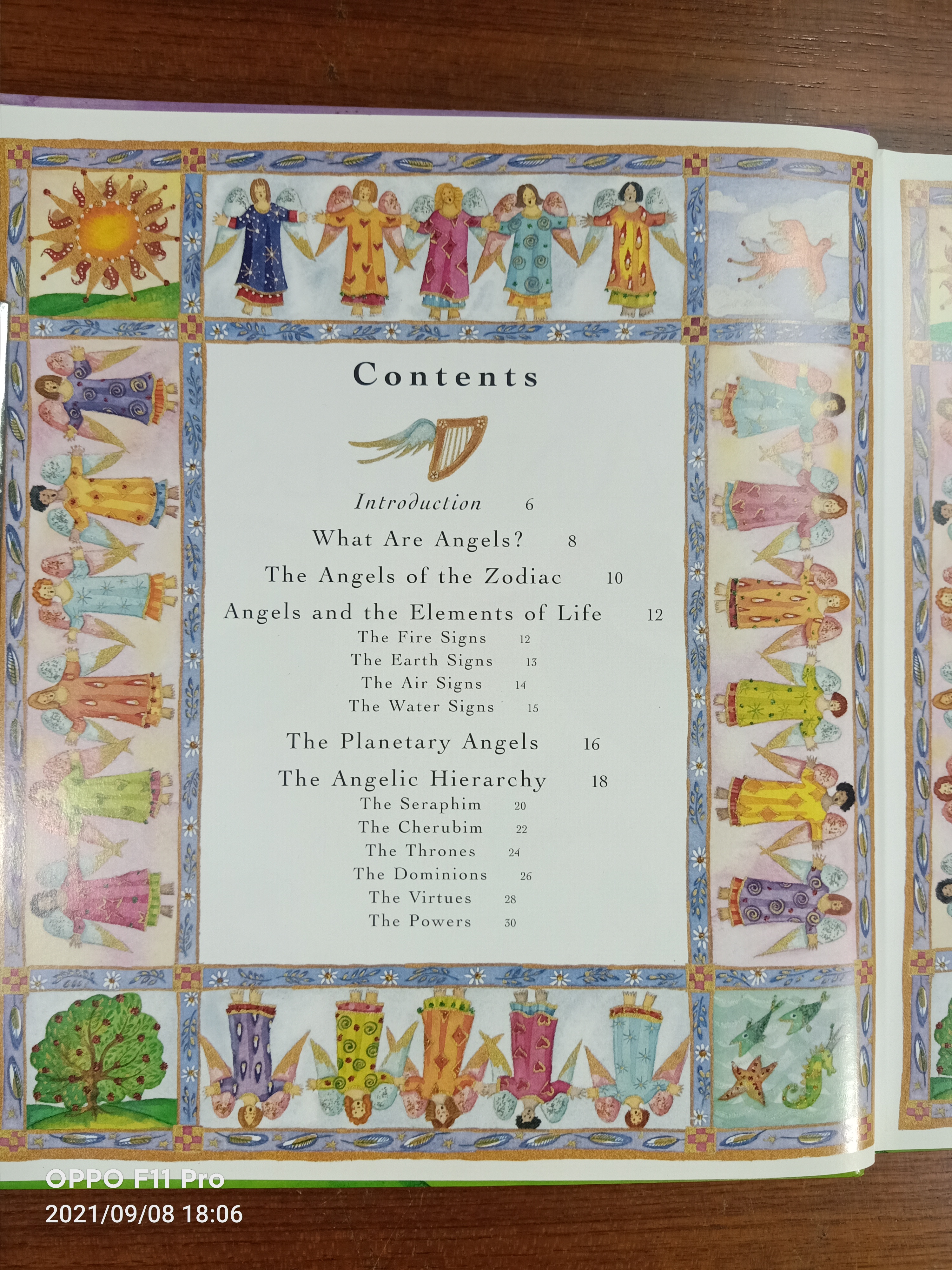 A CHILD'S BOOK of AnGELS / JOANNA CROSSE and OLWYN WHELAN