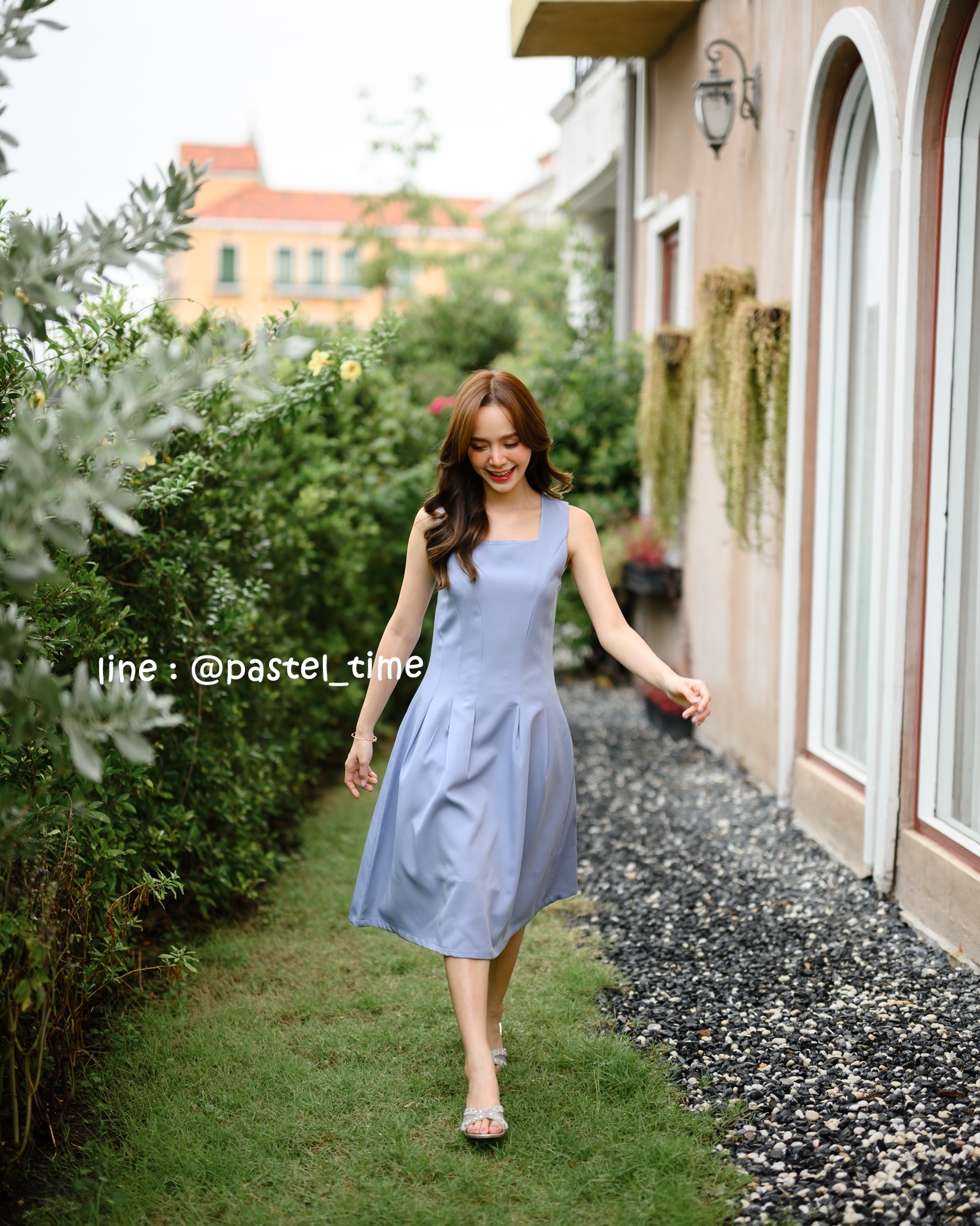 Rochelle Midi Dress - สีฟ้าคราม **มีแต่ S**
