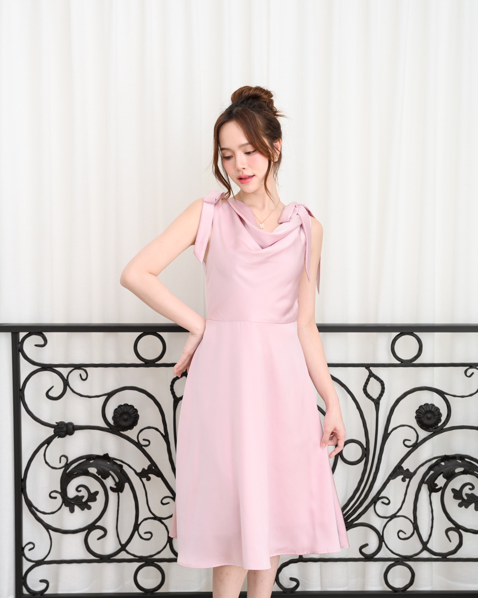 Amour Dress : สีชมพู (โบว์ผูกได้หลายแบบ)