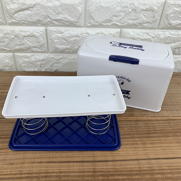 กล่องเก็บหน้ากากอนามัย ลาย Snoopy สีขาว ขนาด 21.8 x 13 x 11.8 ซม. ใส่หน้ากากแบบแนวนอนได้ 60 แผ่น (กล่องเปล่านะคะ ไม่มีหน้ากากให้ค่ะ)