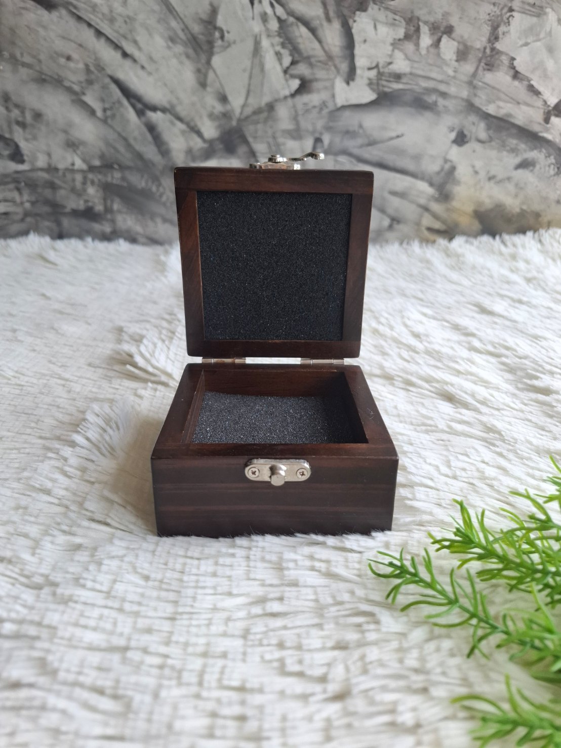 กล่องไม้สนฝาล็อคสัวอลนัท