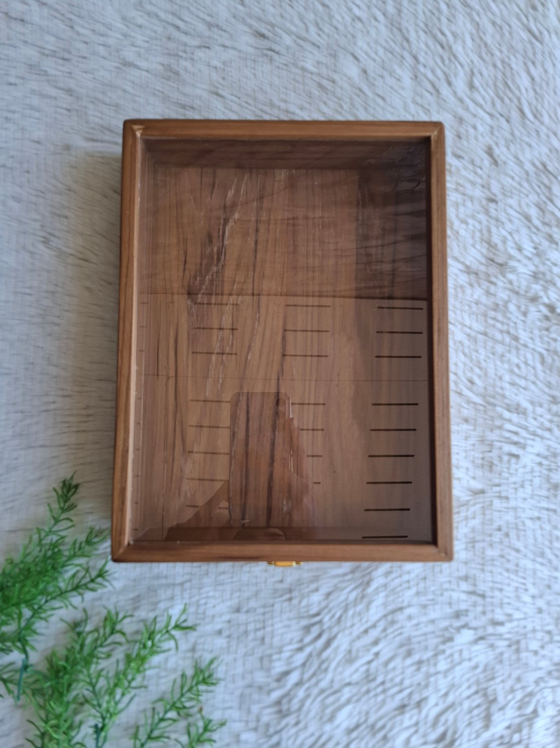 กล่องไม้สักฝาอะครีลิค