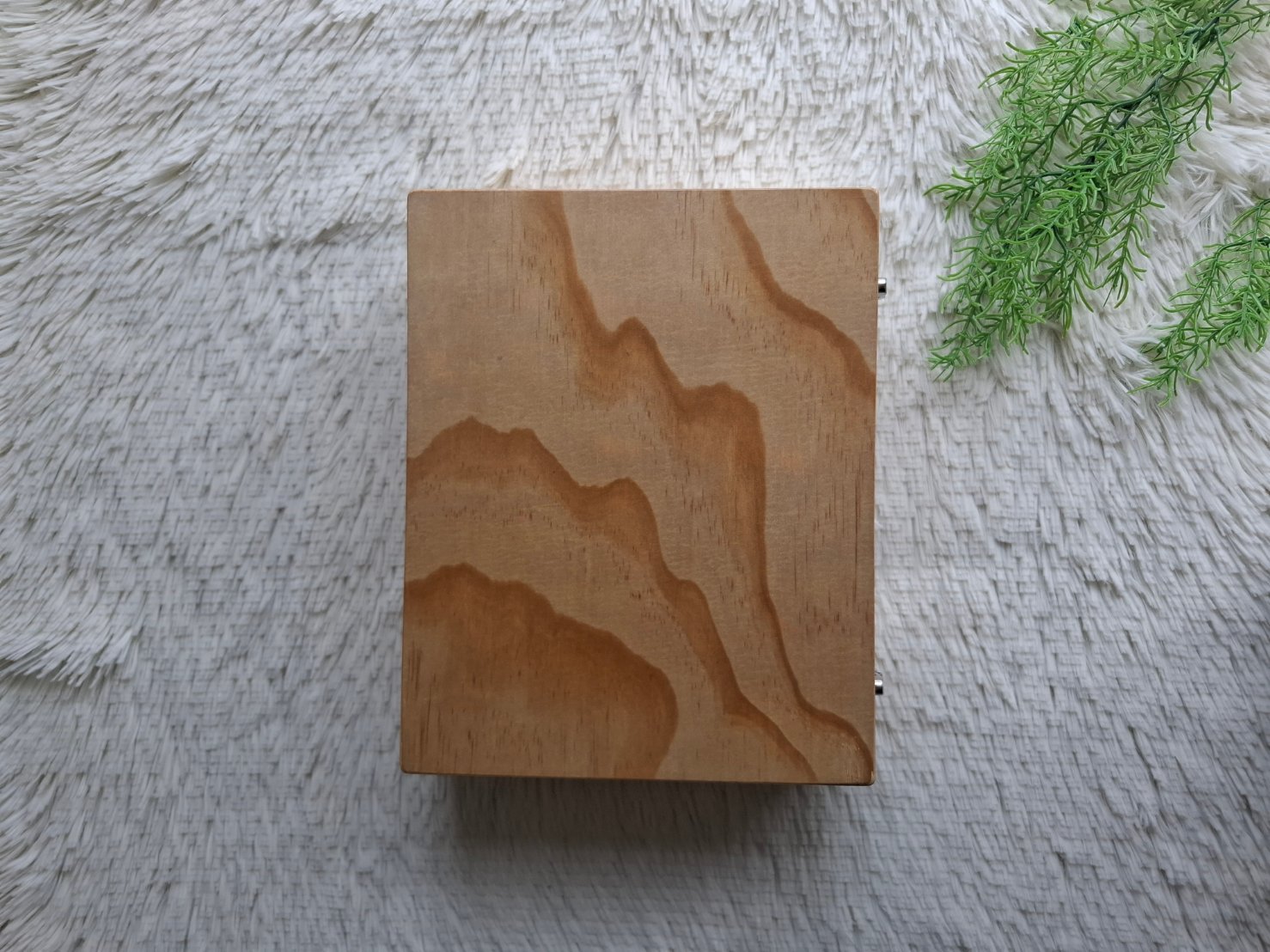 กล่องไม้สนฝาล็อค