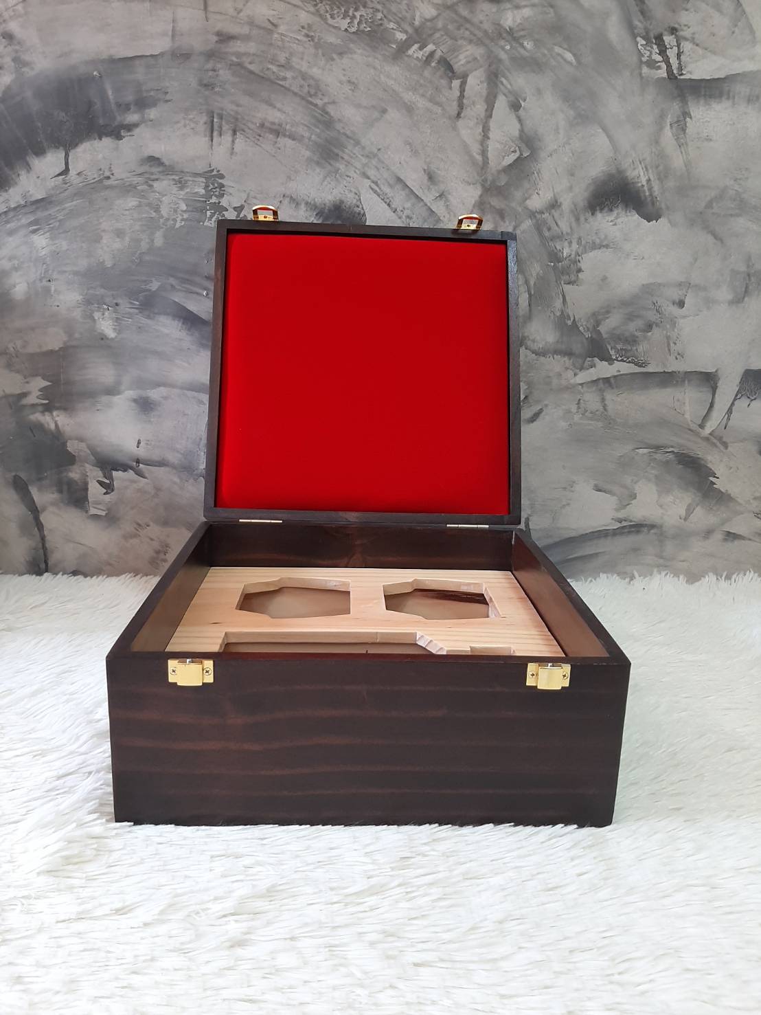 กล่องใส่เหล้าพร้อมแก้ว 2 ใบ