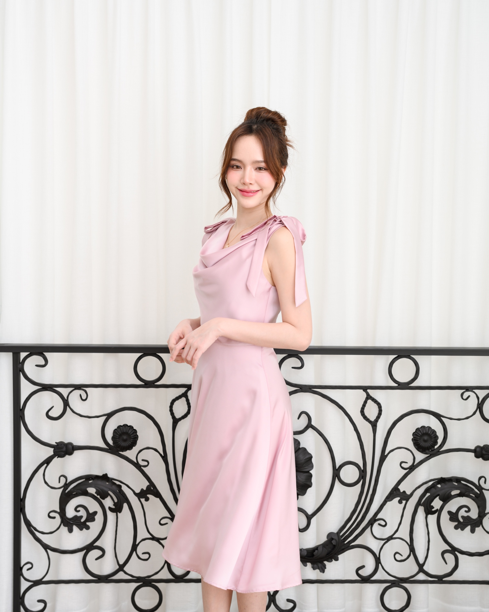 Amour Dress : สีชมพู (โบว์ผูกได้หลายแบบ)