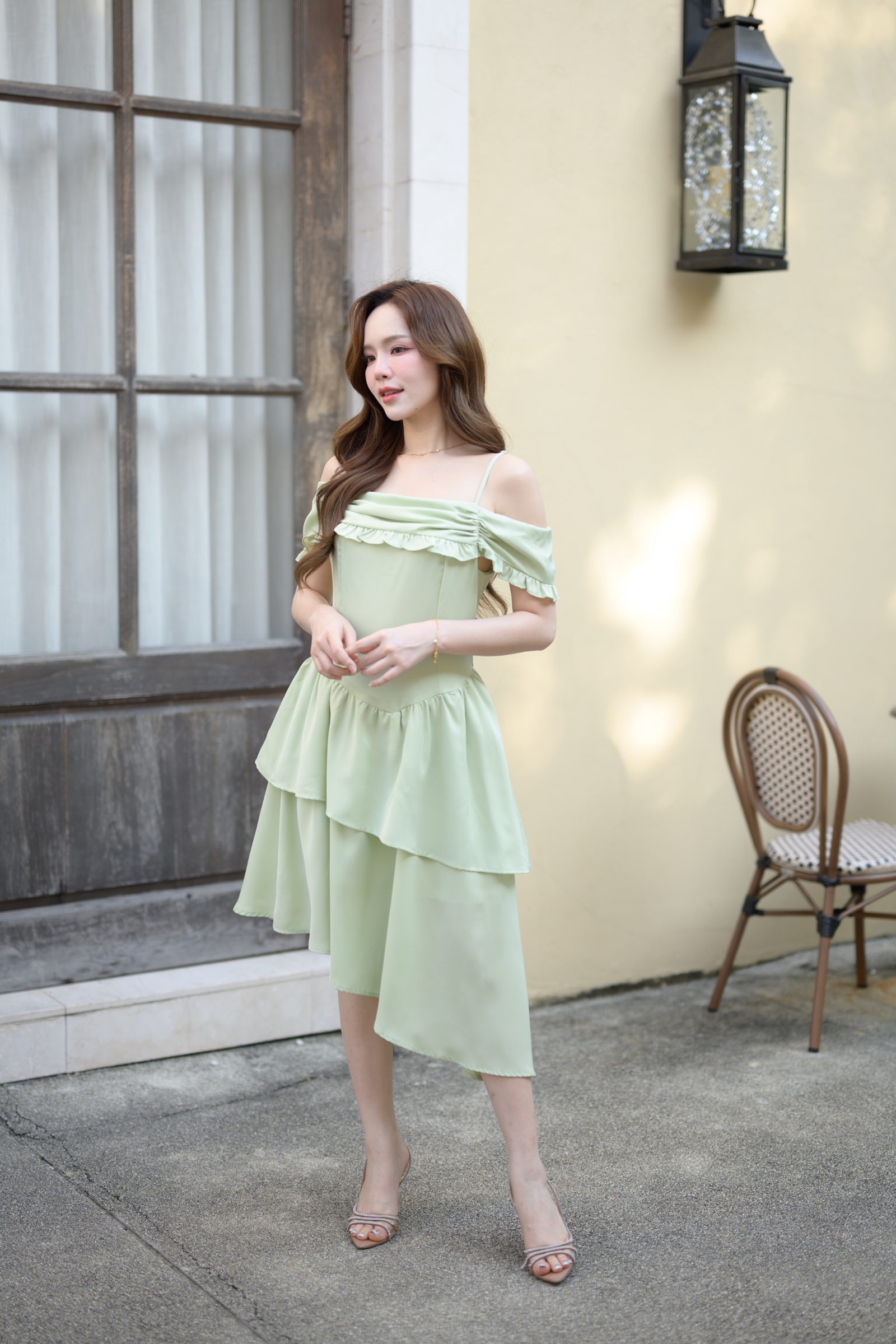 Fleur Classic Asymmetric Midi Dress : สีเขียว [Made by Pastel Time]