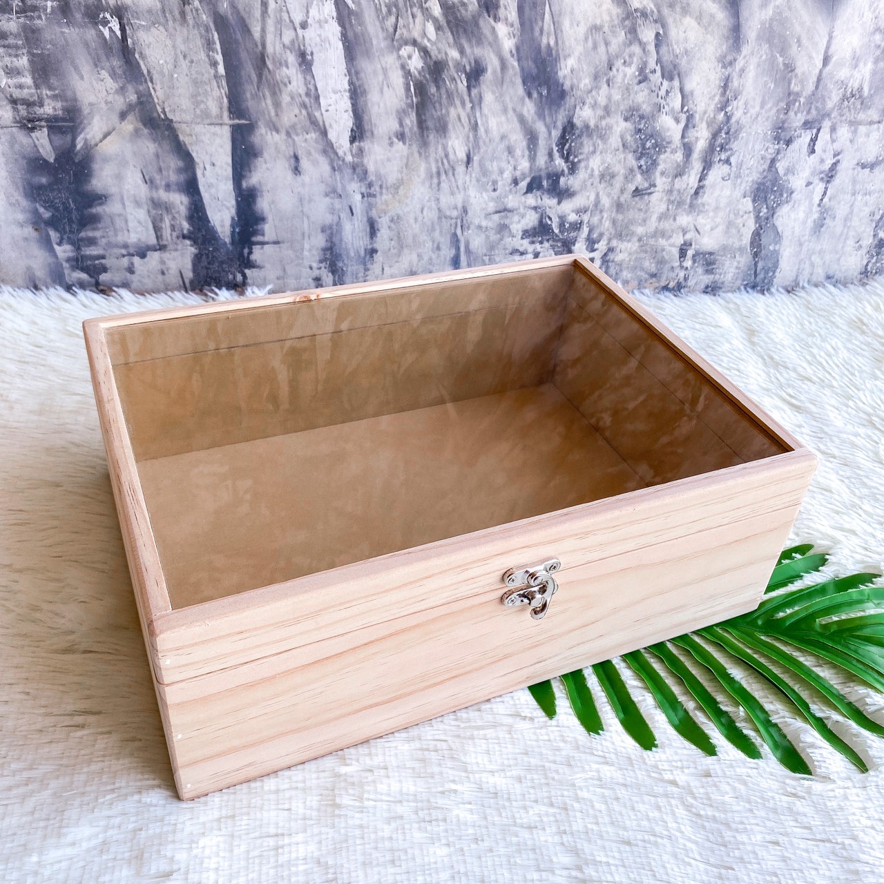 กล่องฝากระจก ฝาล็อค บุผ้ากำมะหยี่