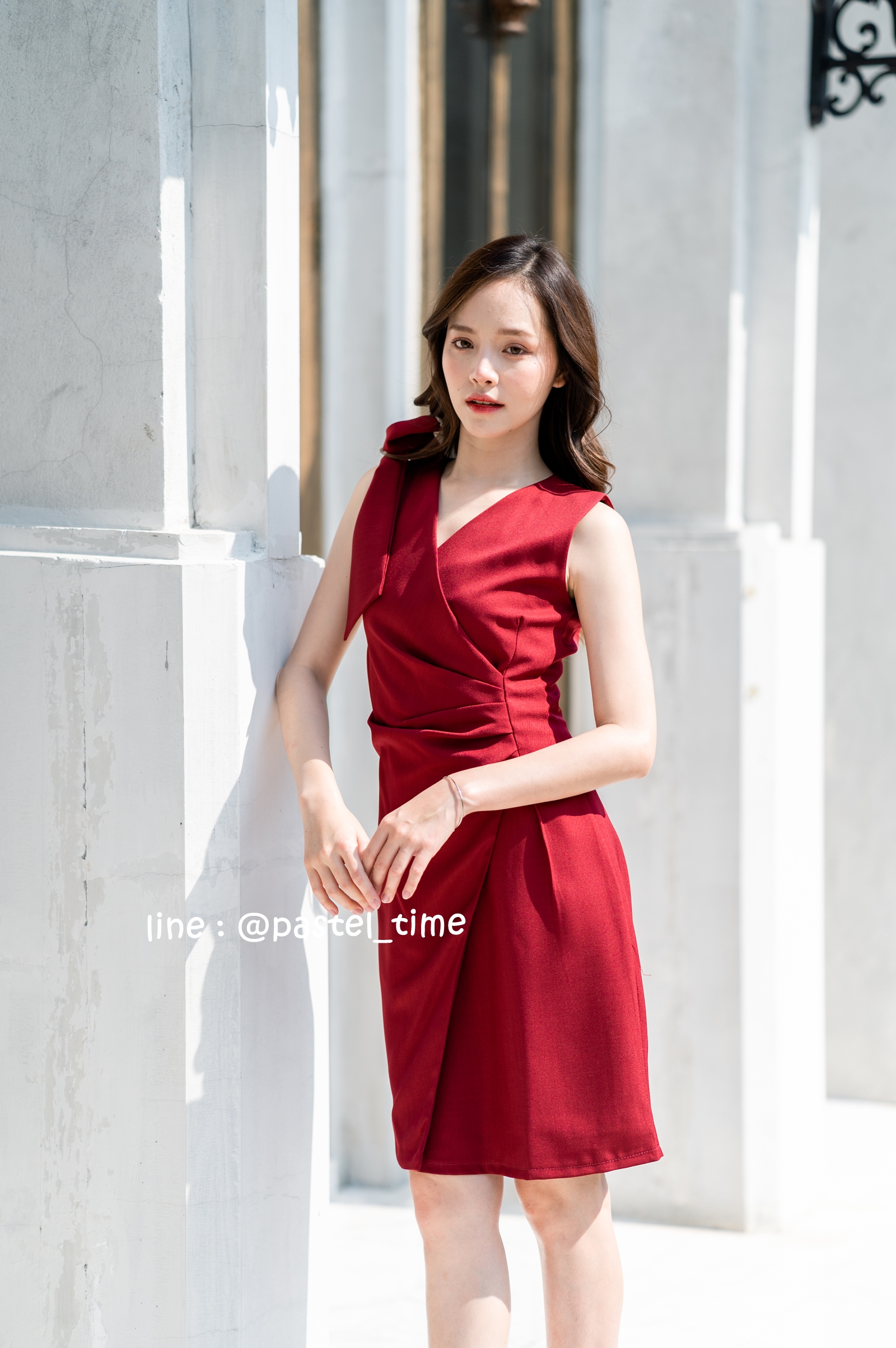 Dacia Bow Shoulder Dress – สีแดงเลือดหมู