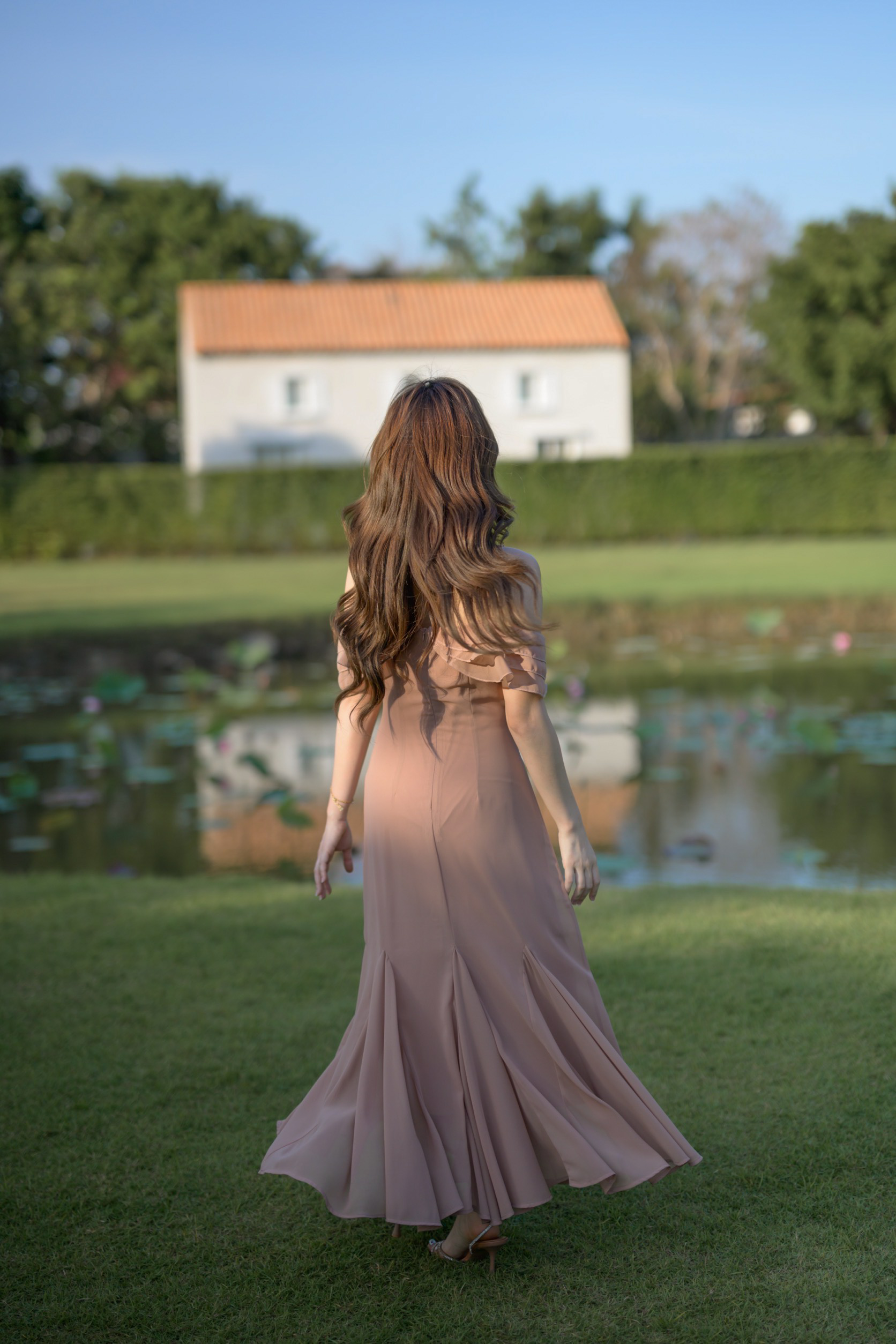 Fay Off-Shoulder Maxi Dress – Ovaltine สีโอวัลติน