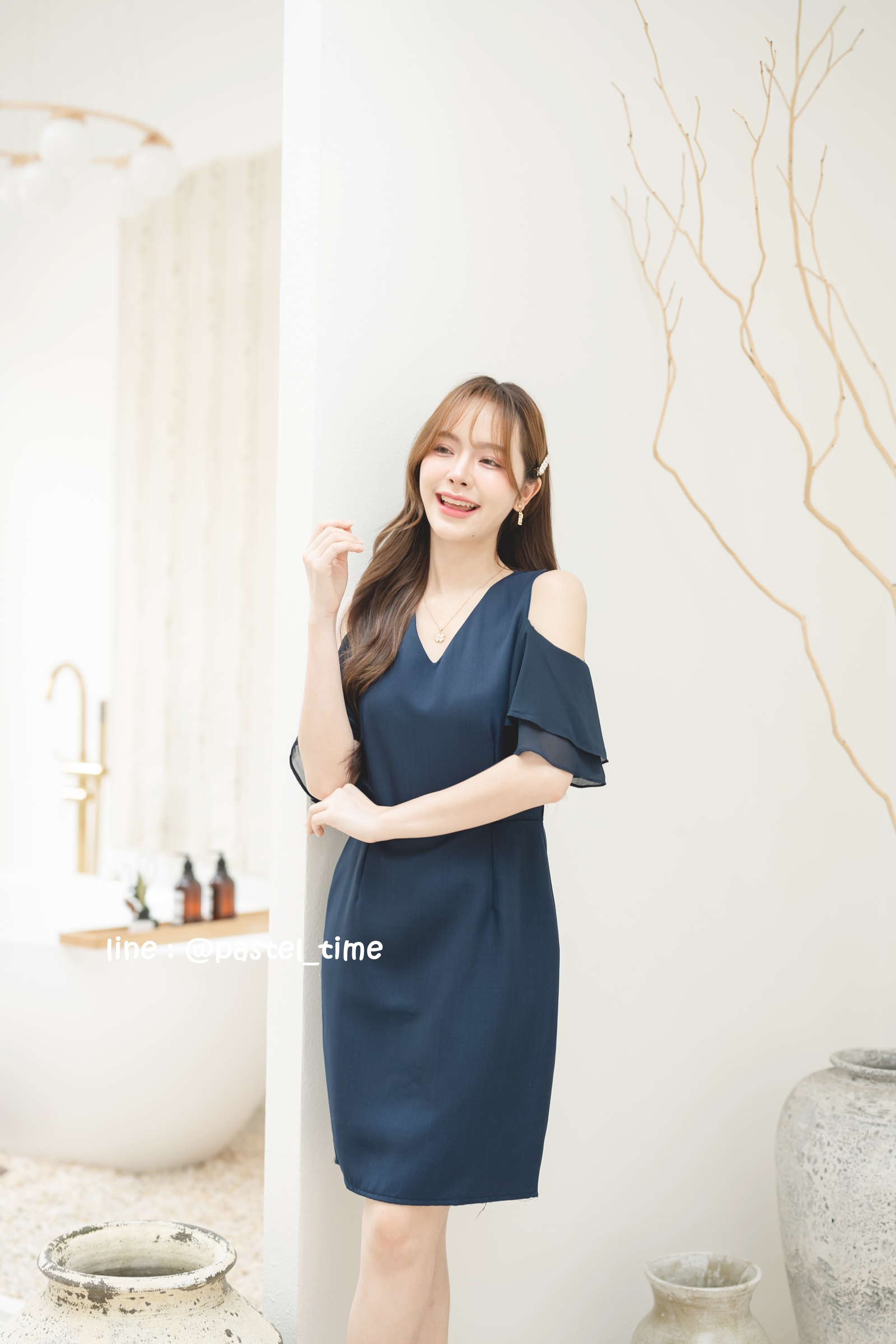 Vela off-shoulder dress : สีกรม