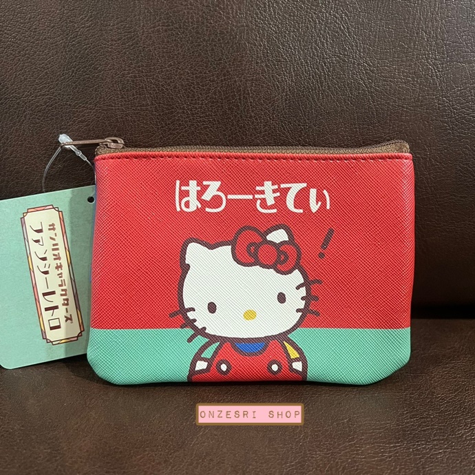 กระเป๋า Sanrio Characters Fancy Retro Collection Pouch & Tissue Case แบบ Hello Kitty ด้านหลังใส่ทิชชู่ได้ มีซิปปิดเปิด ขนาด 13 x 9.5 x 0.7 ซม. ทำจาก PVC