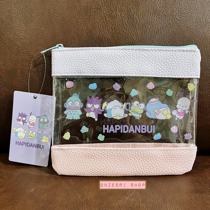 กระเป๋า Hapidanbui Clear Flat Pouch เป็นแบบใส ตรงด้านบน-ล่างเป็นหนังเทียม ขนาด 18 x 16 ซม.