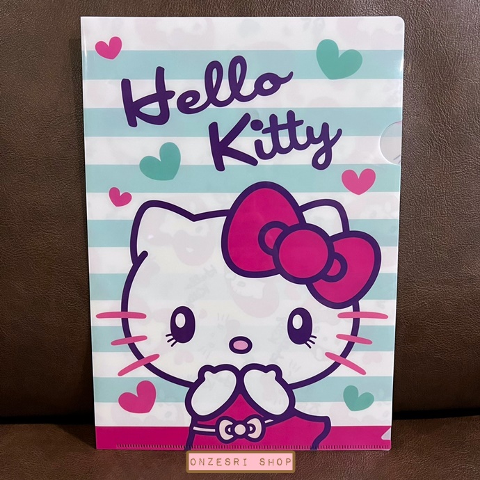 แฟ้ม A4 USJ ลาย Hello Kitty สีขาวชมพู - ฟ้า มาพร้อมสติกเกอร์ลายน่ารัก มีขายเฉพาะที่ Universal Studios Japan เท่านั้น ** ของใหม่ในแพ็ค มีรอยจากการจัดเก็บตรงแฟ้มบ้าง
