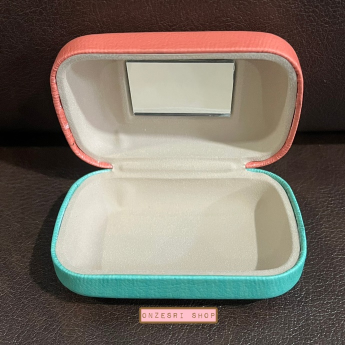 กล่องเล็ก Ranma 1/2 Accessory Case ทำจากหนัง PU มีกระจกด้านใน ใส่ของเล็กน้อยได้ ขนาด 5.5 x 8.5 ซม.