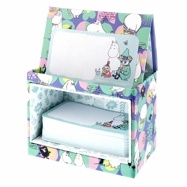 กล่องกระดาษโน้ต Moomin Desk Stand Memo สีเขียวม่วง ขนาด 13 x 10 x 5 ซม. ตรงกล่องเป็นกระดาษแข็ง ด้านบนมีแม่เหล็ก กระดาษมี 200 แผ่น
